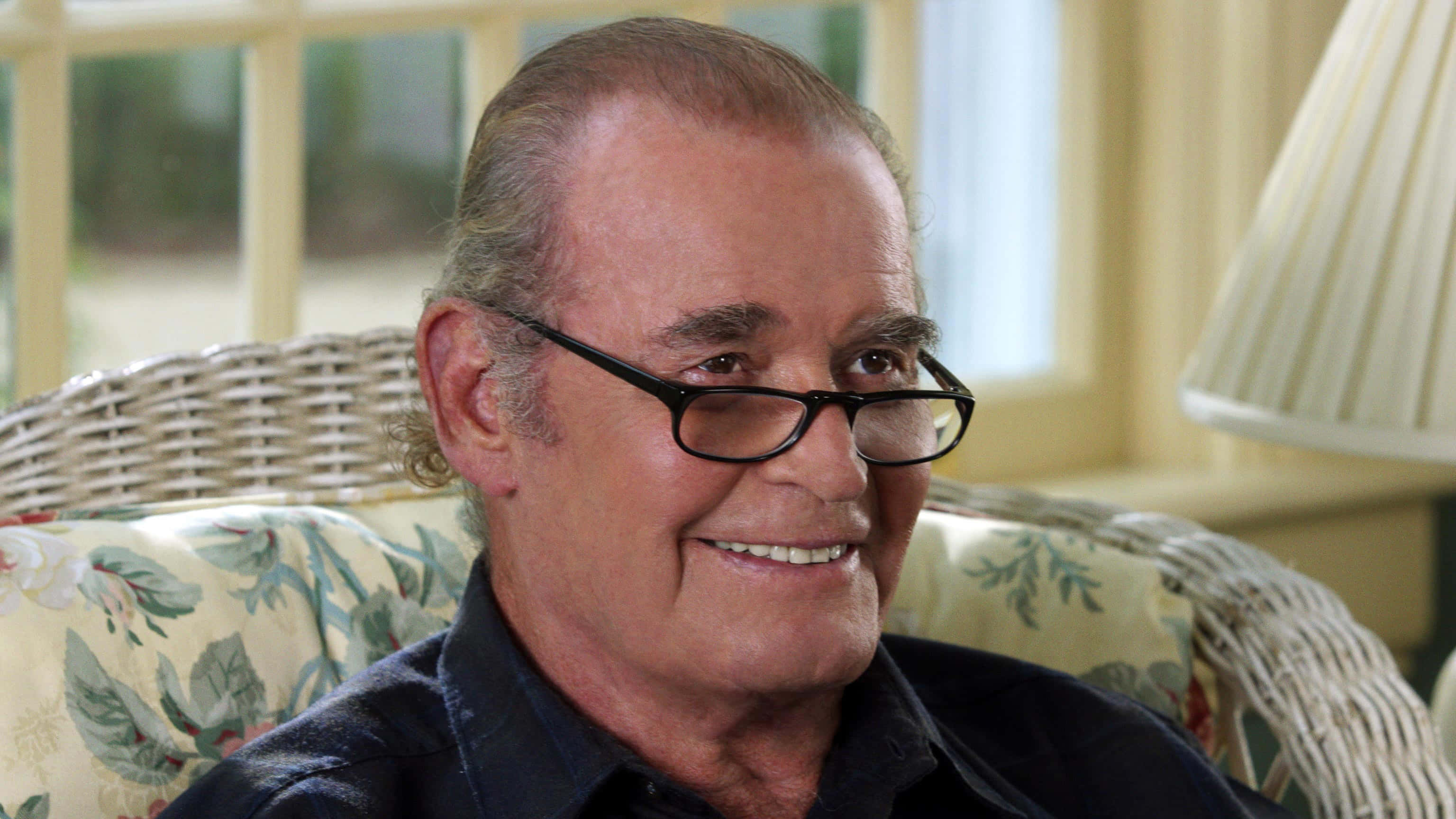 James Garner, black shirt, glasses, 2K Desktop Wallpaper