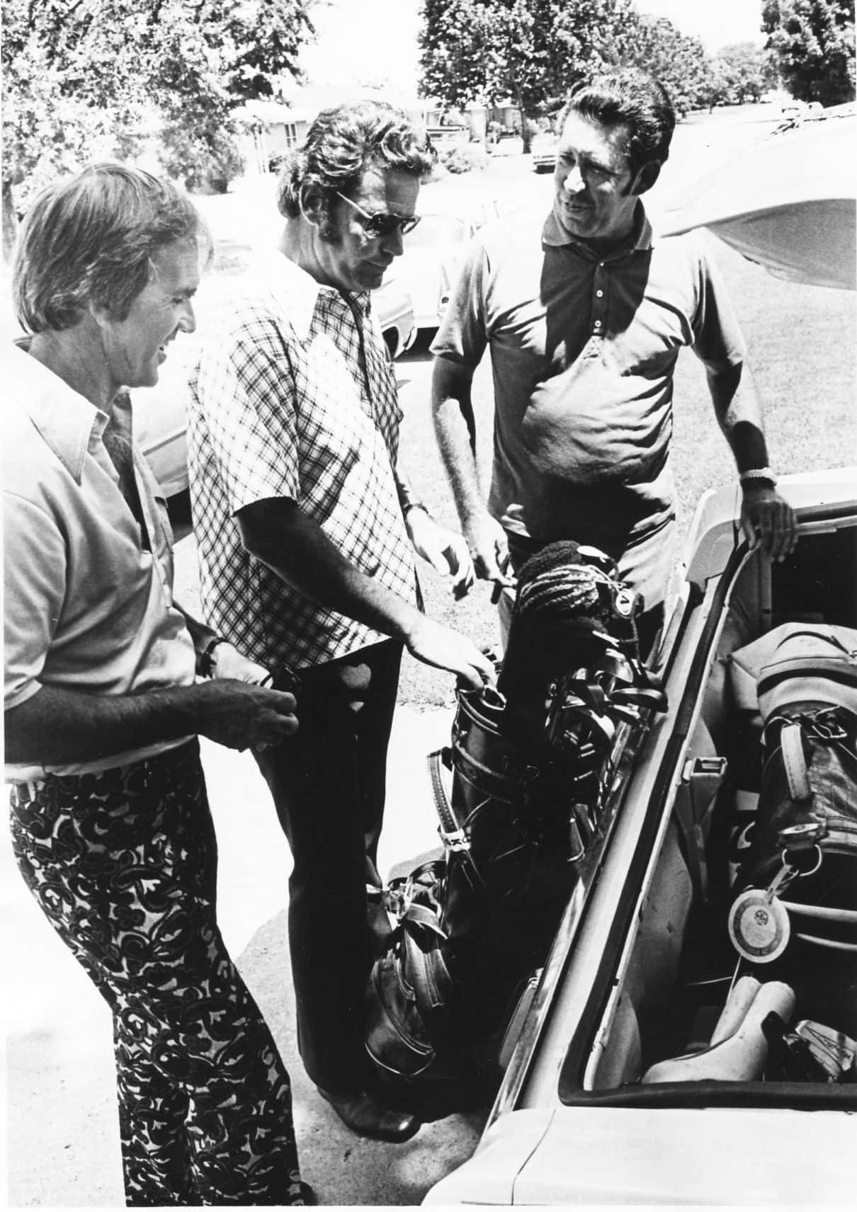 James Garner, golfing with friends, 1970s attire, HD Phone Wallpaper