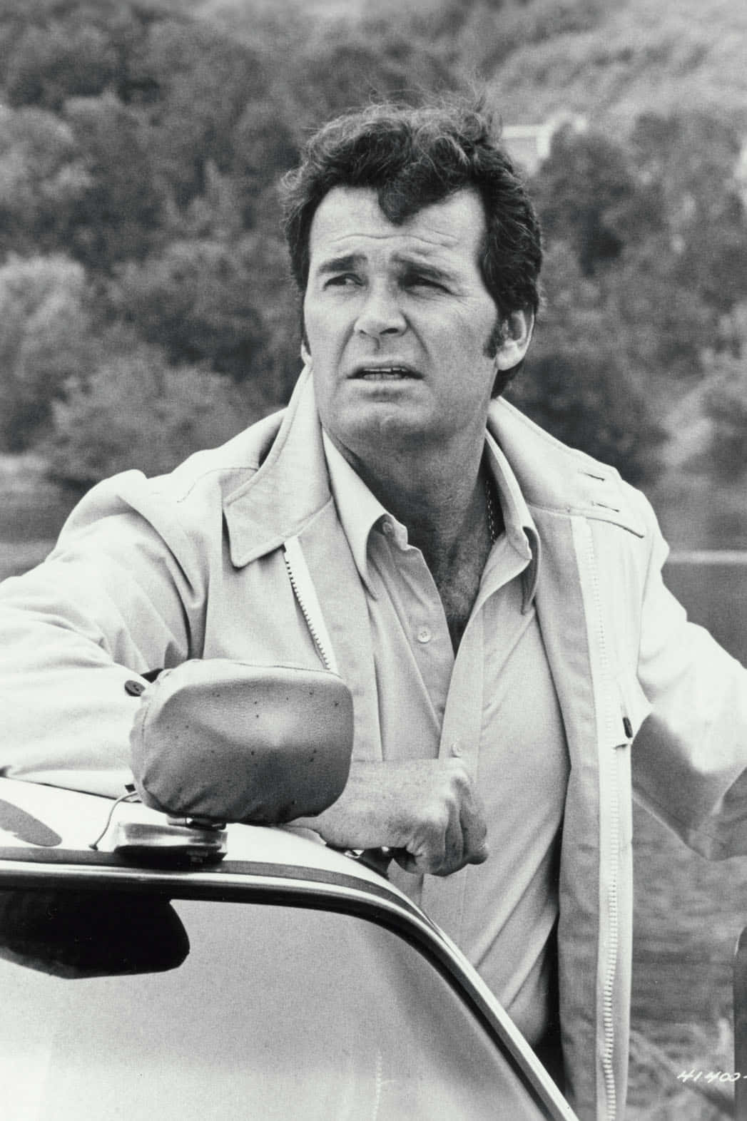 James Garner, classic car, black and white photo, HD Phone Wallpaper