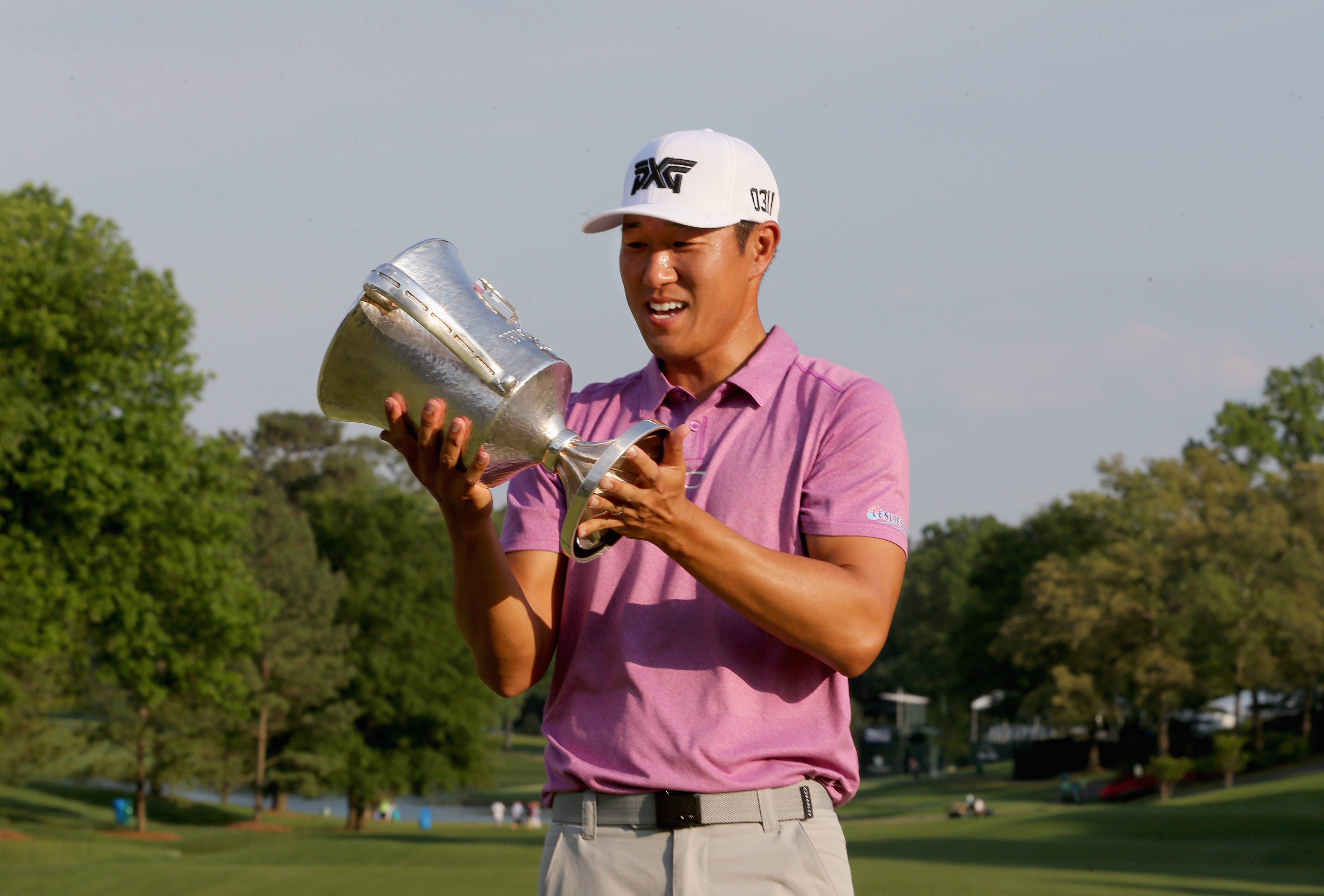 James Hahn, pink shirt, silver trophy, 4K Desktop Wallpaper