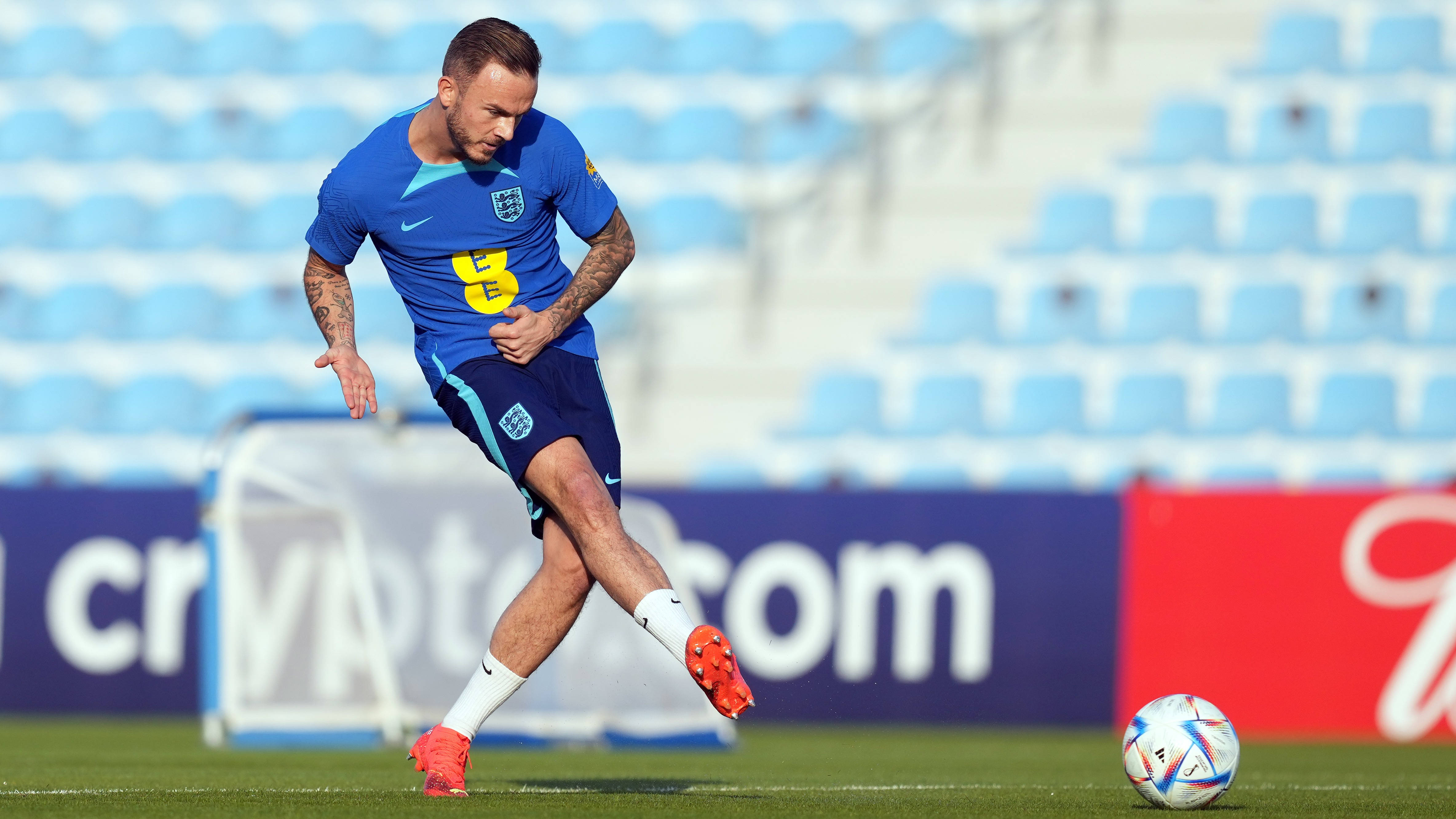 James Maddison, blue kit, white ball, 4K Desktop Wallpaper