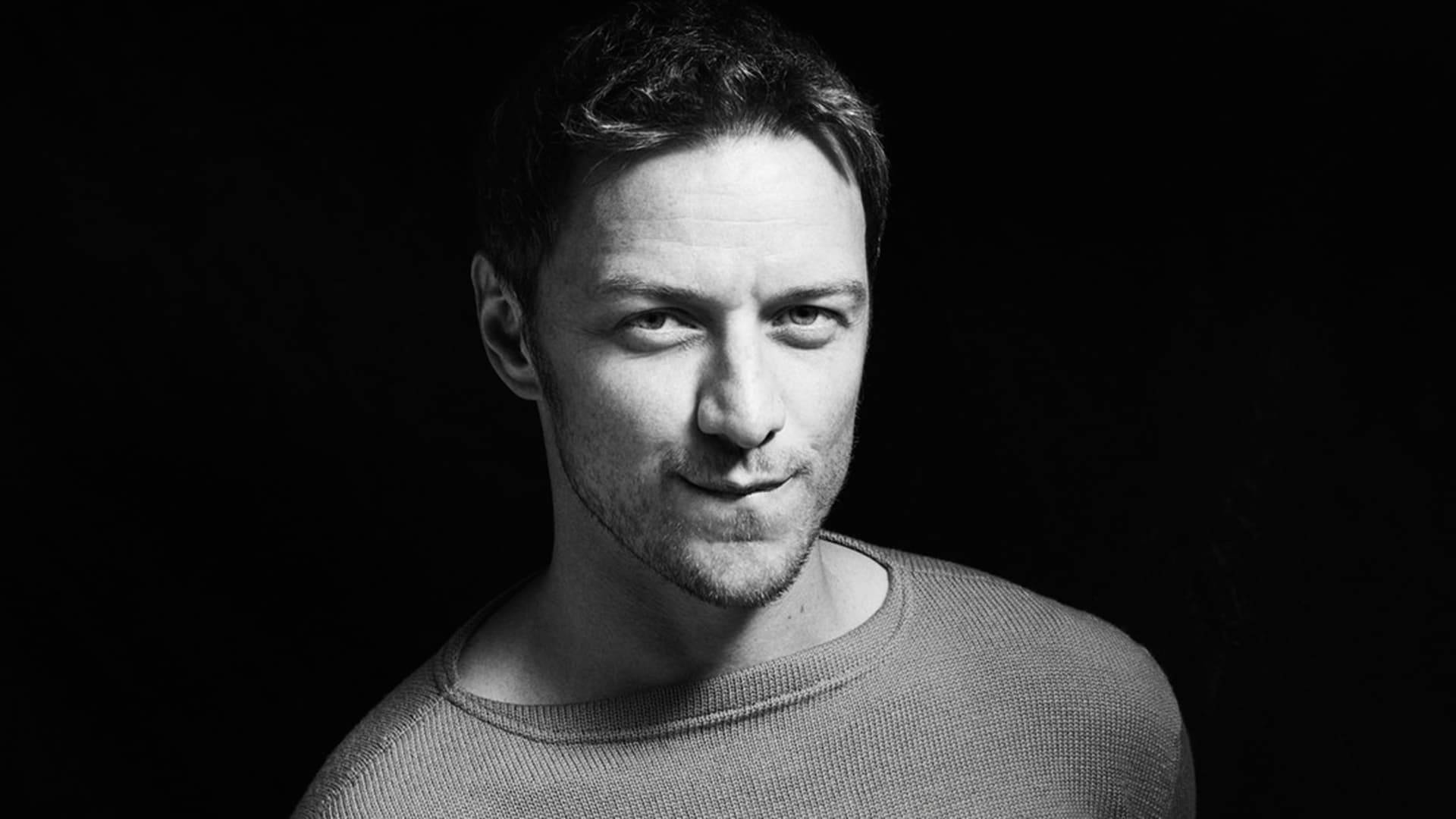 James McAvoy, black and white portrait, slight smile, Full HD Desktop Wallpaper