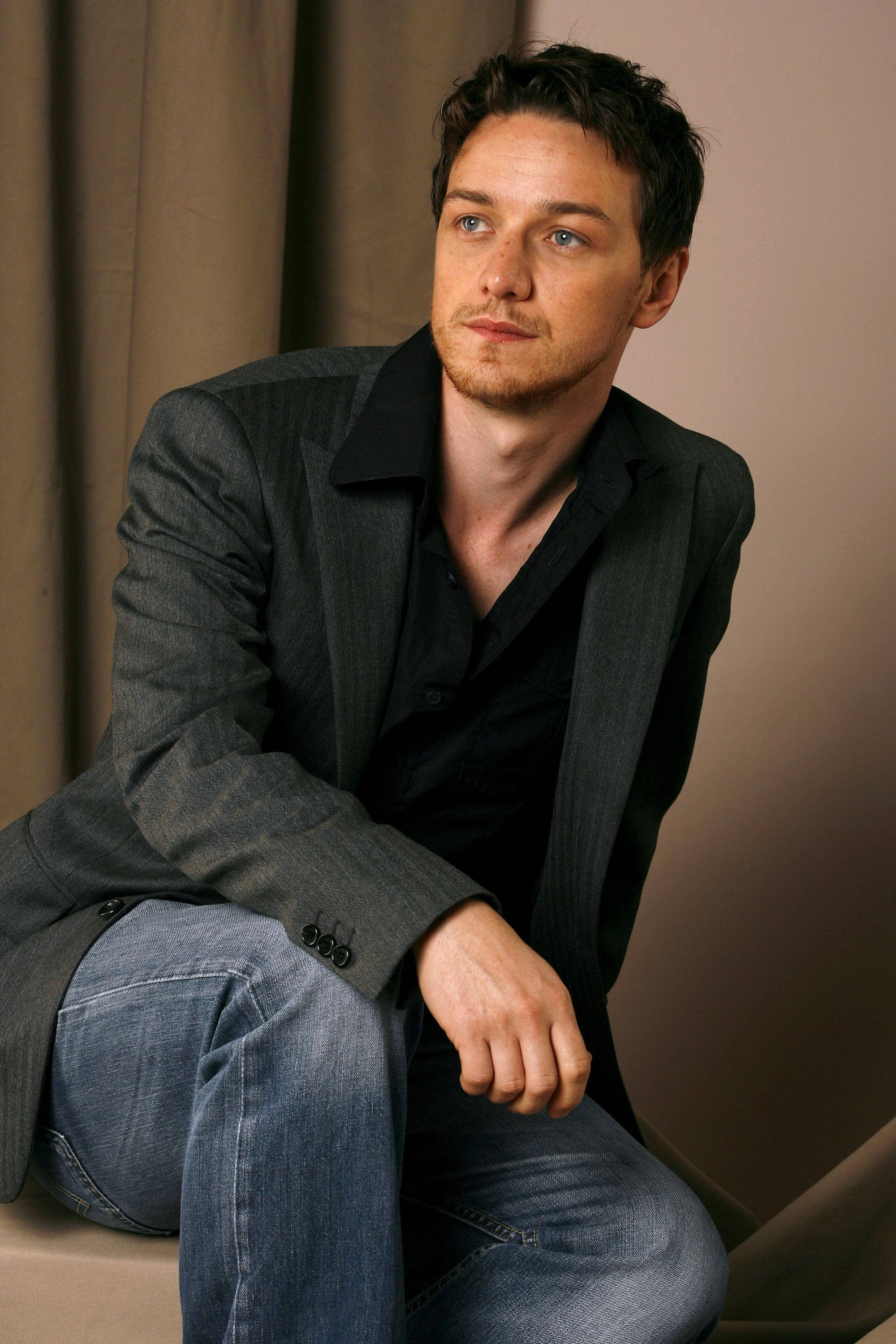 James McAvoy, blue eyes, dark hair, 2K Phone Wallpaper