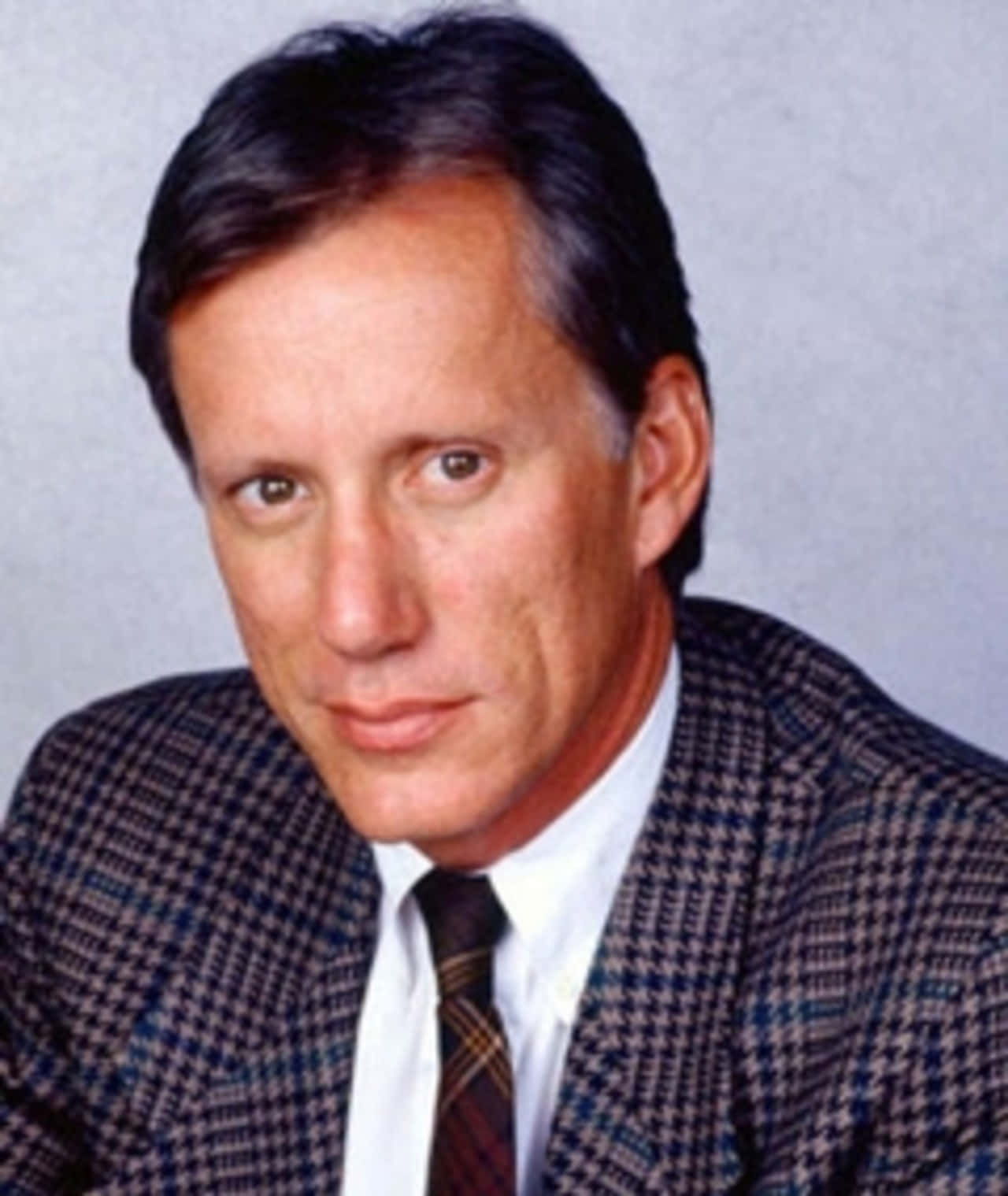 James Woods, houndstooth suit, plaid tie, HD Phone Wallpaper