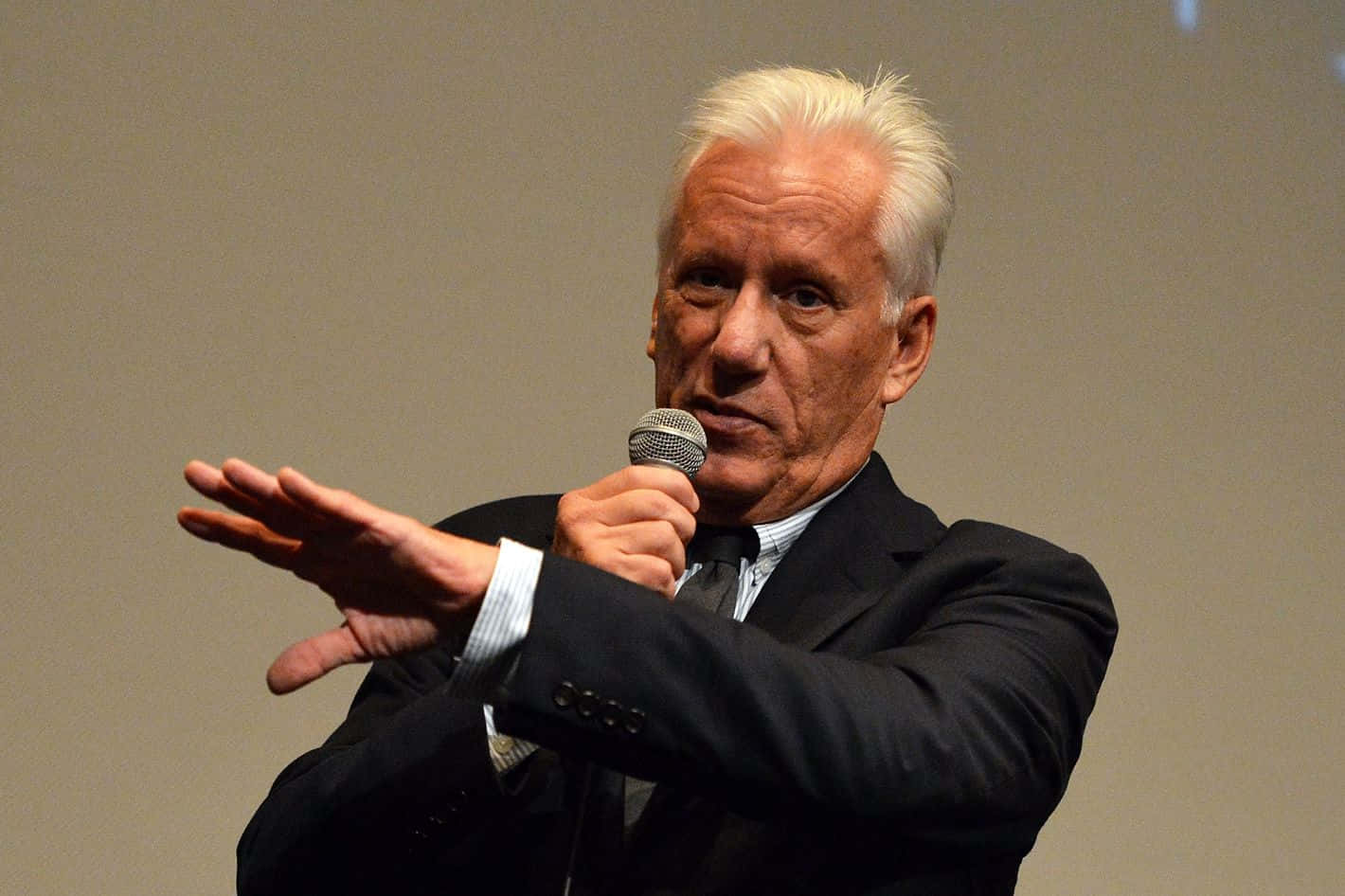 James Woods, white hair, microphone, HD Desktop Wallpaper