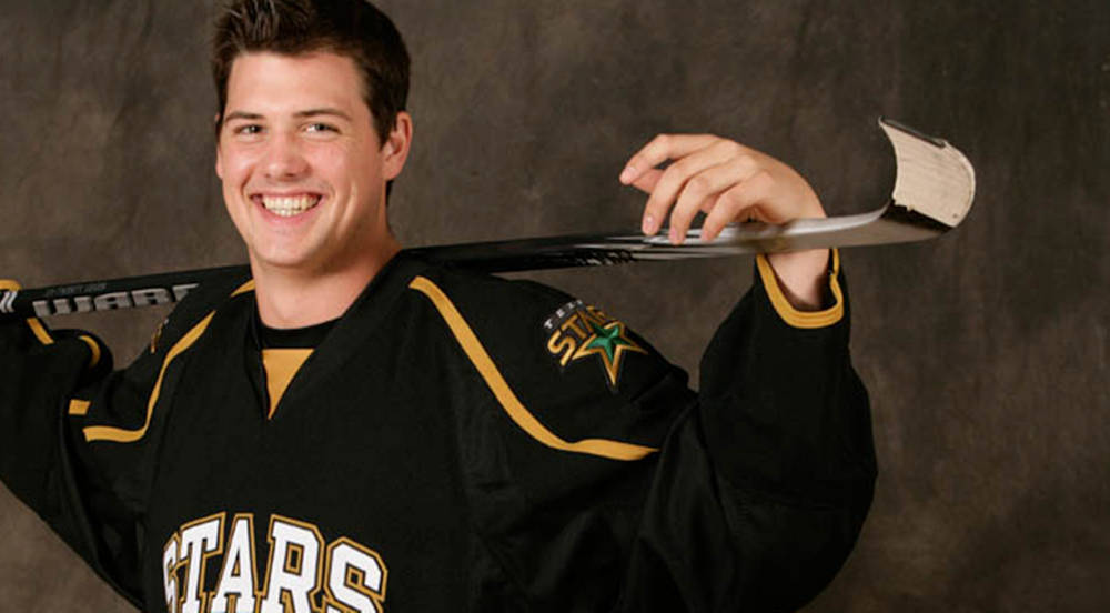 Jamie Benn, black and gold Stars jersey, stick, SD Desktop Wallpaper