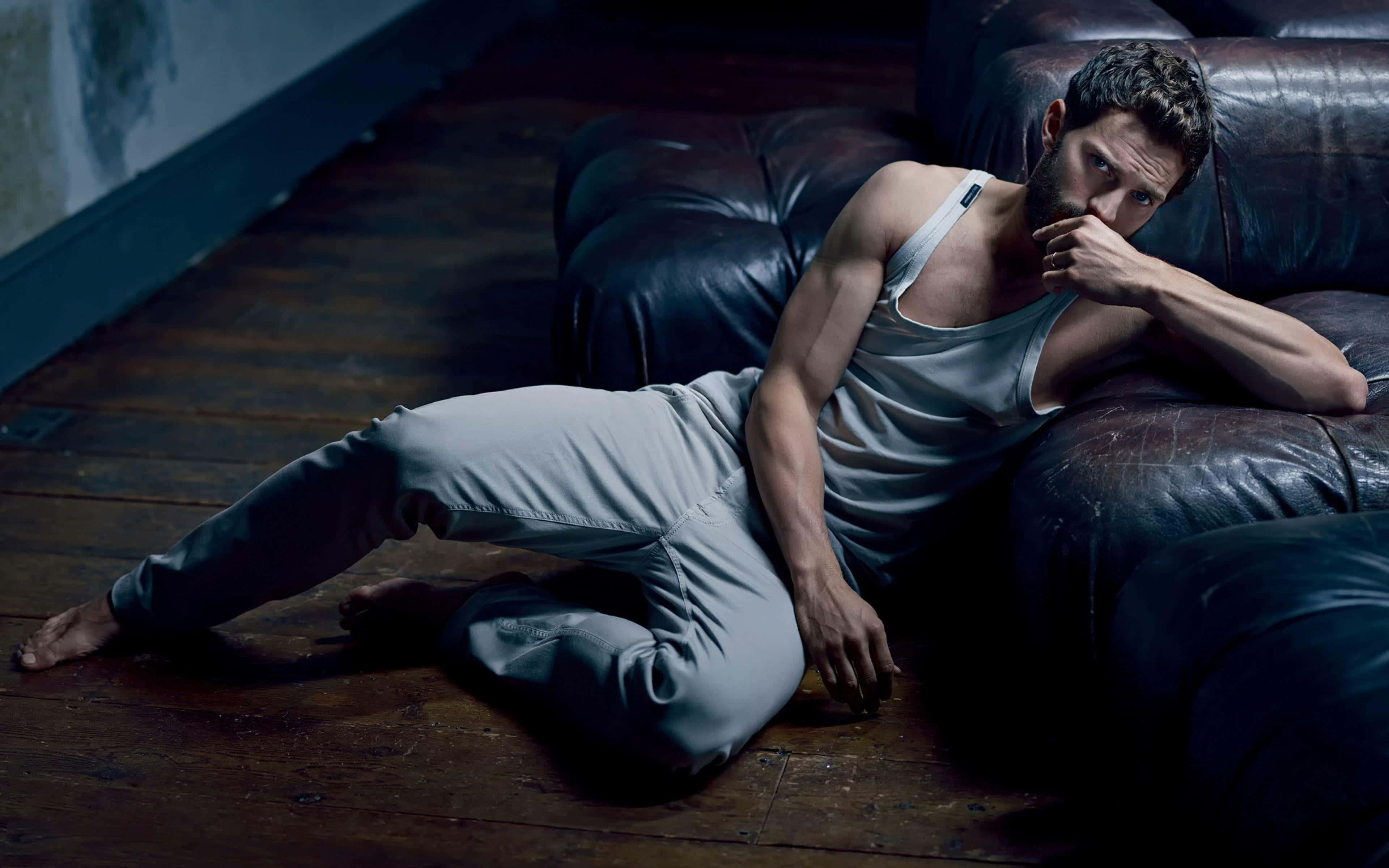Jamie Dornan, grey loungewear, dark leather couch, 4K Desktop Wallpaper