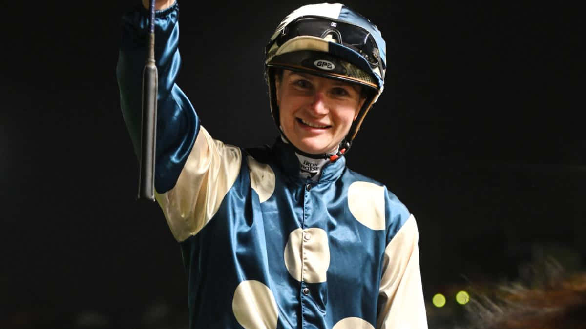 Jamie Kah, blue and cream polka dot silks, riding crop, SD Desktop Wallpaper