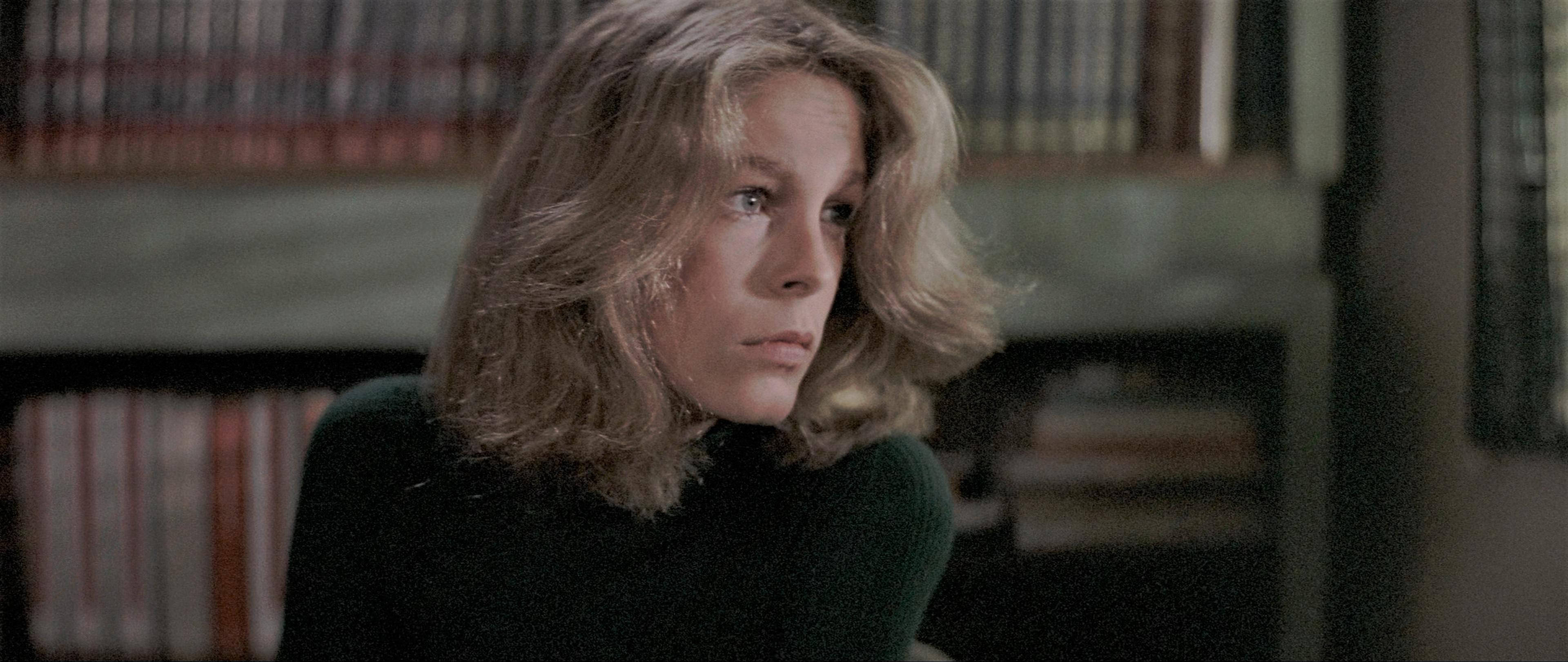 Jamie Lee Curtis, blonde hair, dark green turtleneck, 4K Desktop Wallpaper