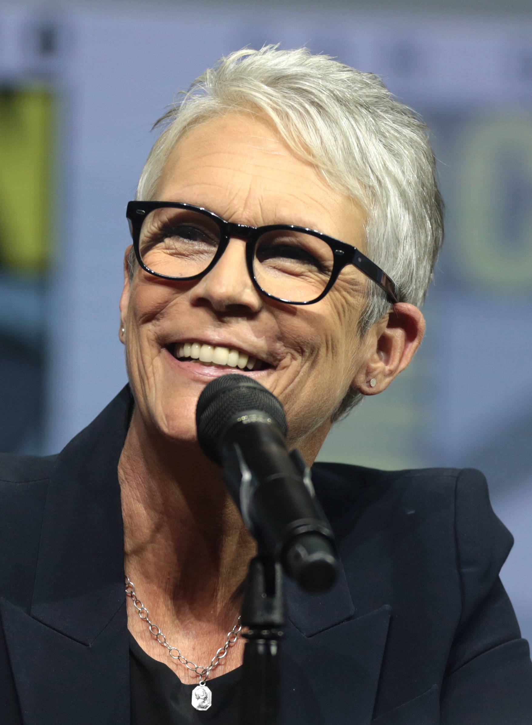 Jamie Lee Curtis, microphone, short gray hair, Full HD Phone Wallpaper