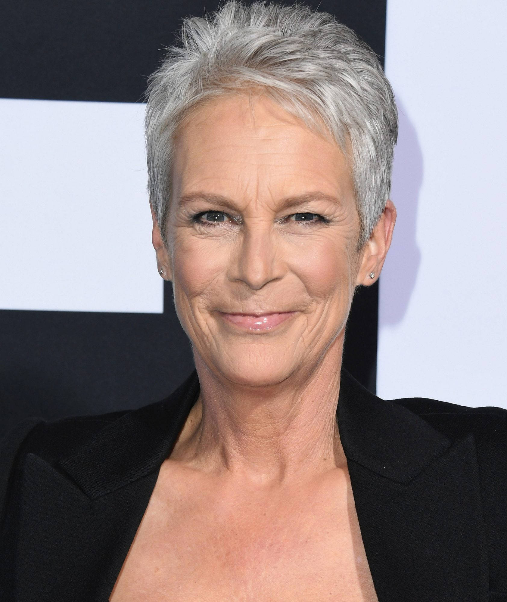 Jamie Lee Curtis, short gray hair, smiling gently, Full HD Phone Wallpaper