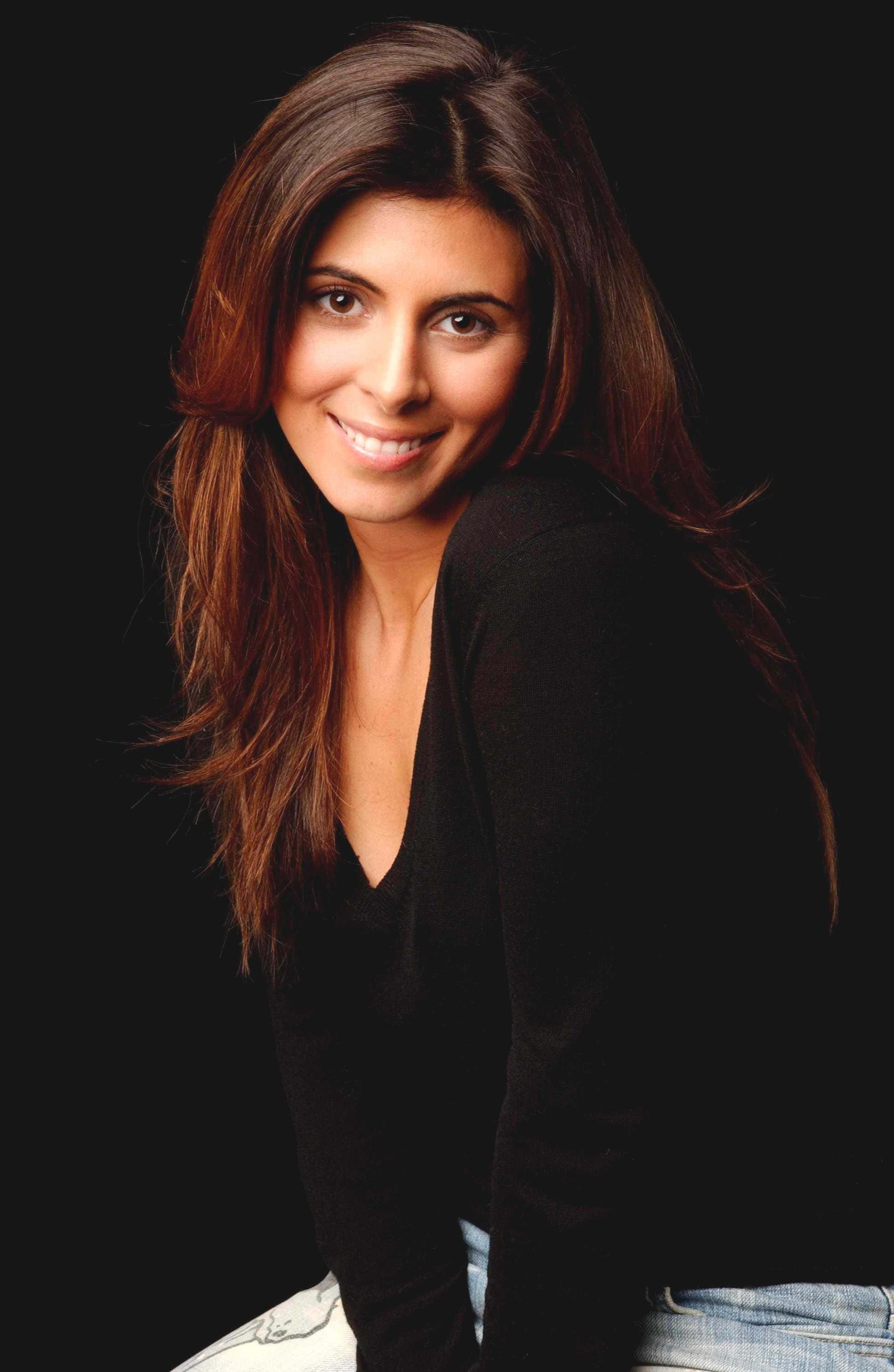 Jamie Lynn Sigler, black top, long brown hair, 2K Phone Wallpaper