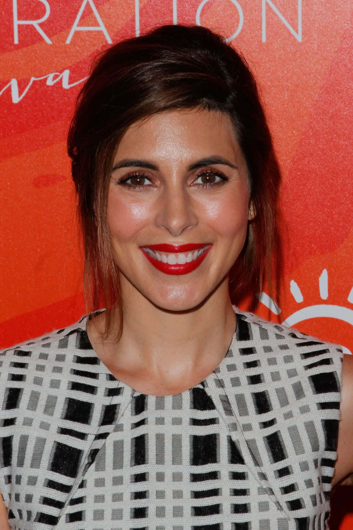 Jamie Lynn Sigler, black and white geometric dress, vibrant orange backdrop, HD Phone Wallpaper