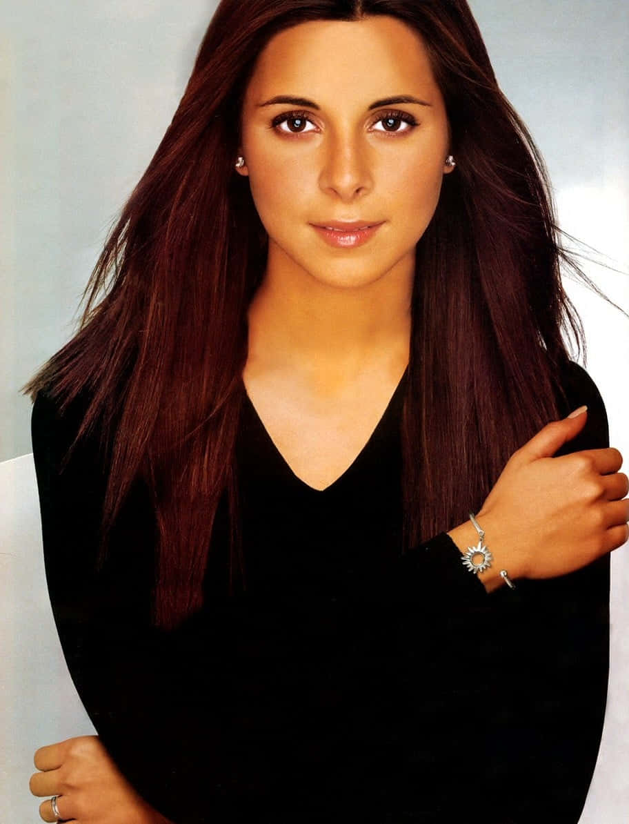Jamie Lynn Sigler, black top, silver jewelry, SD Phone Wallpaper