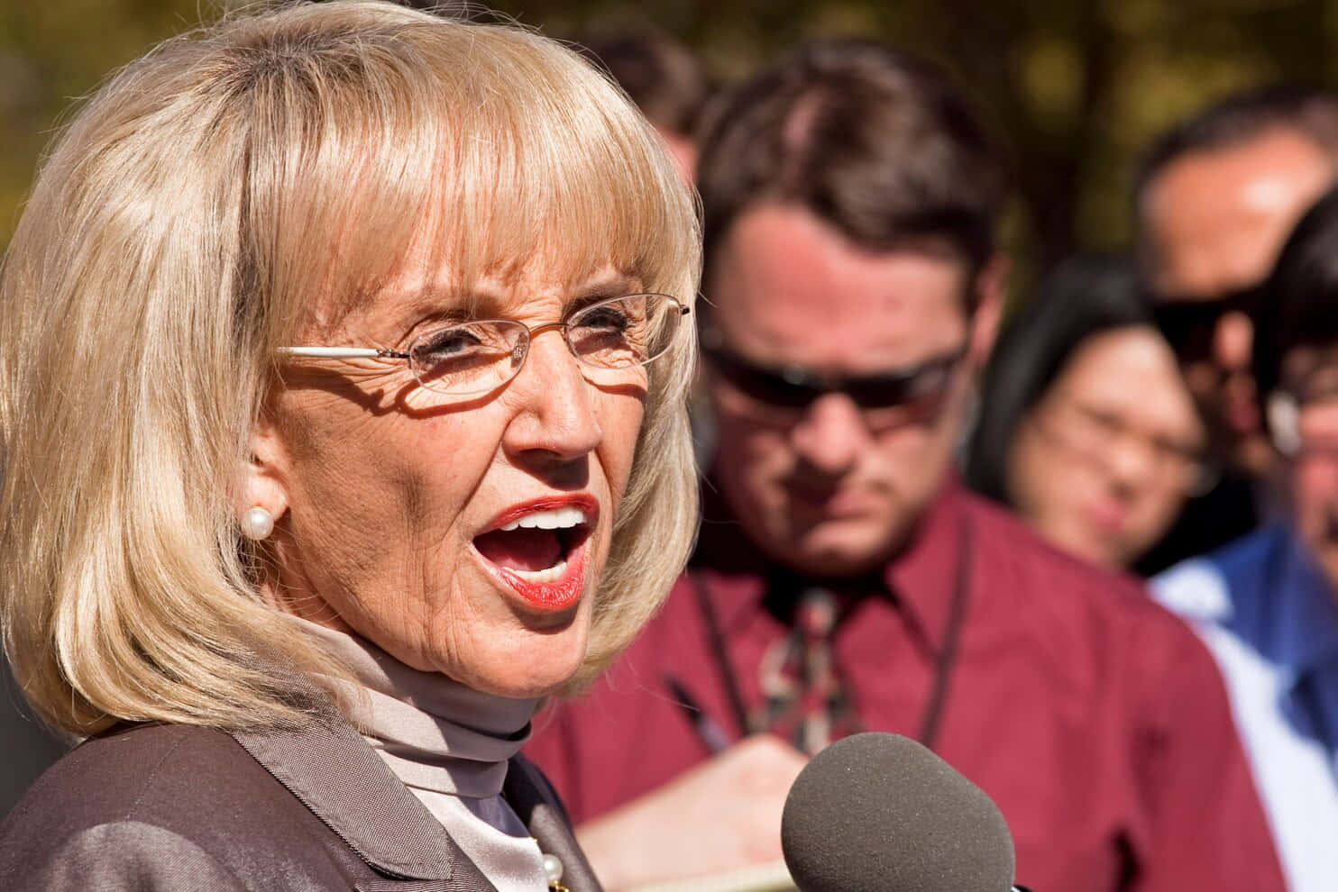 Jan Brewer, microphone, outdoors, HD Desktop Wallpaper
