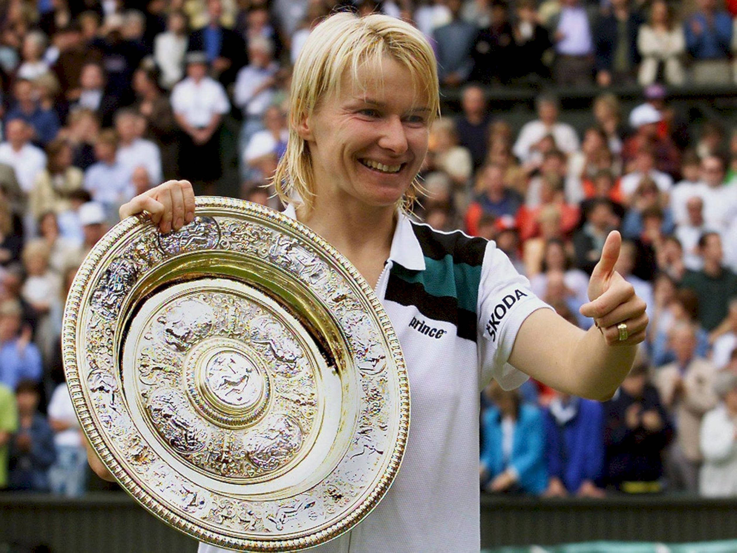 Jana Novotna, blonde tennis player, large ornate silver trophy, Full HD Desktop Wallpaper