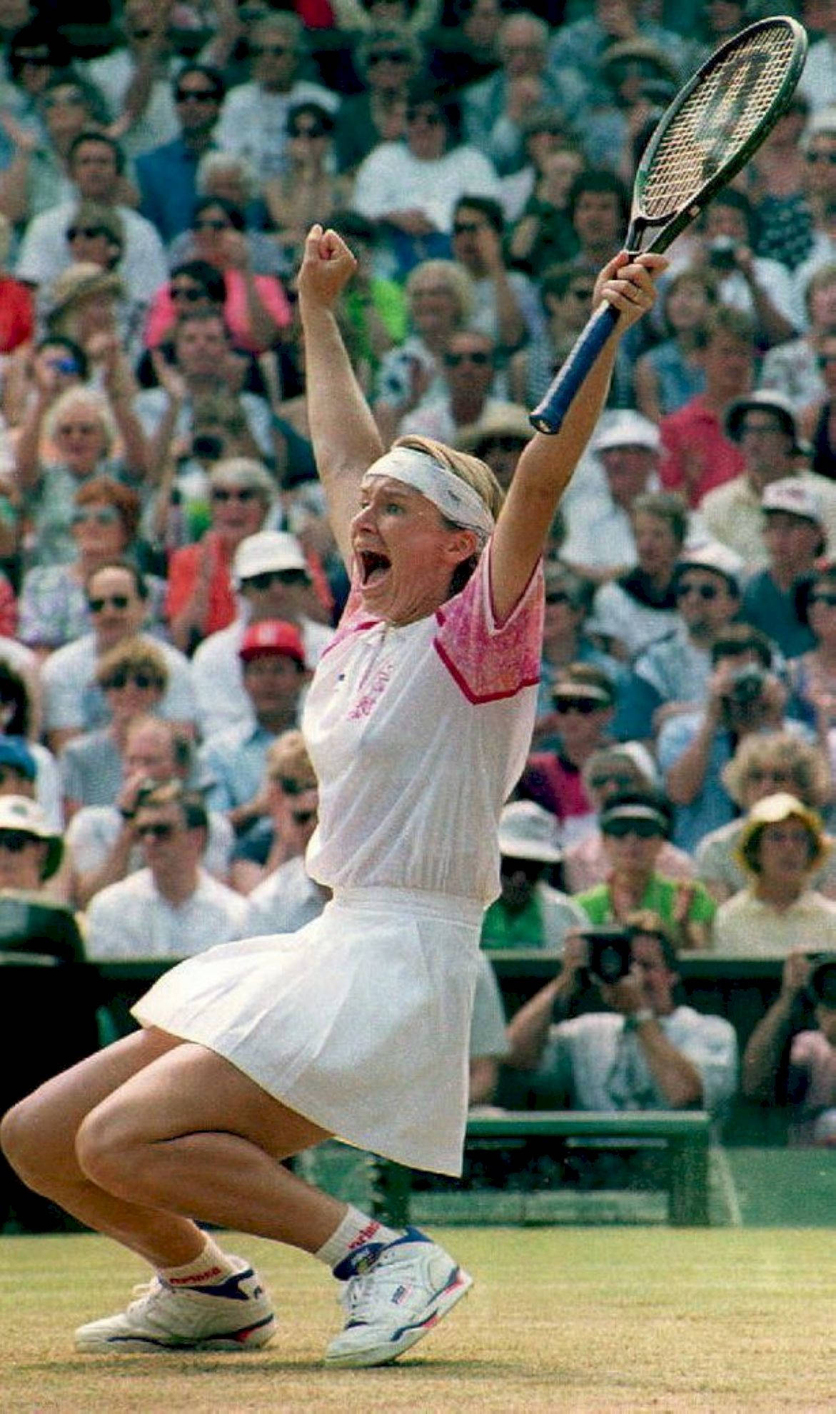 Jana Novotna, white outfit, grass court, Full HD Phone Wallpaper