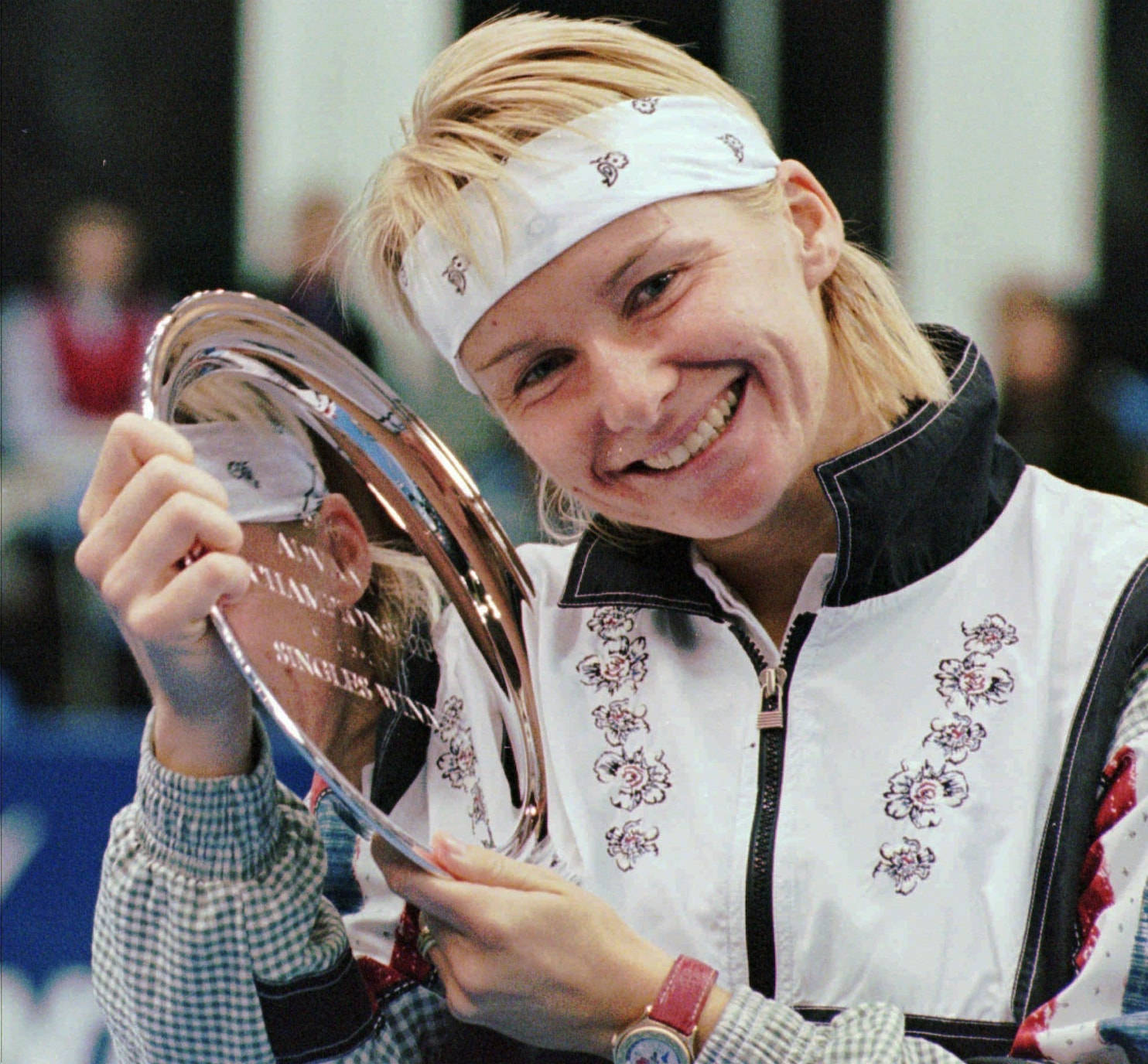 Jana Novotna, silver singles championship trophy, blonde tennis player, HD Desktop Wallpaper