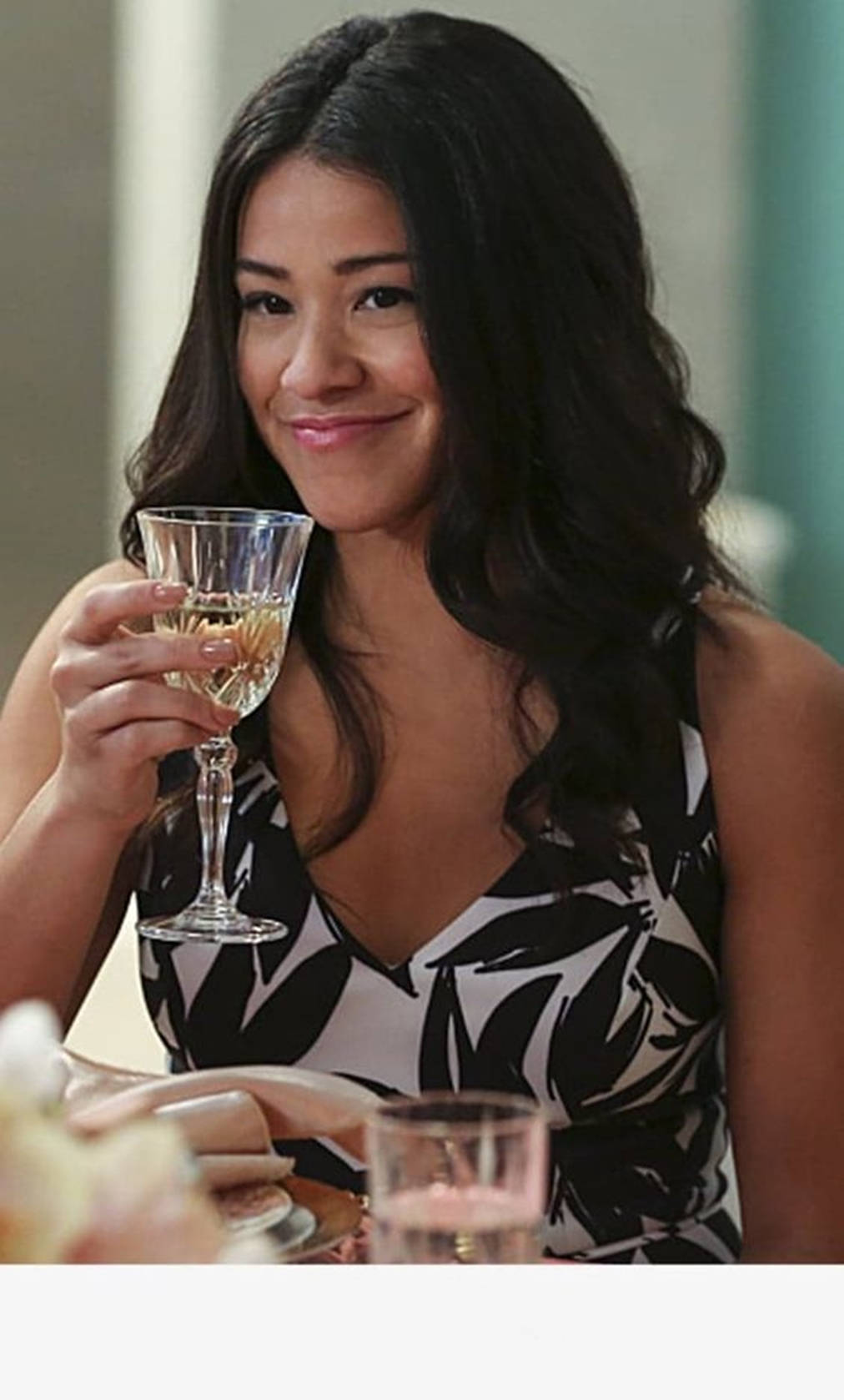 Jane the Virgin, dark wavy hair, white wine, HD Phone Wallpaper