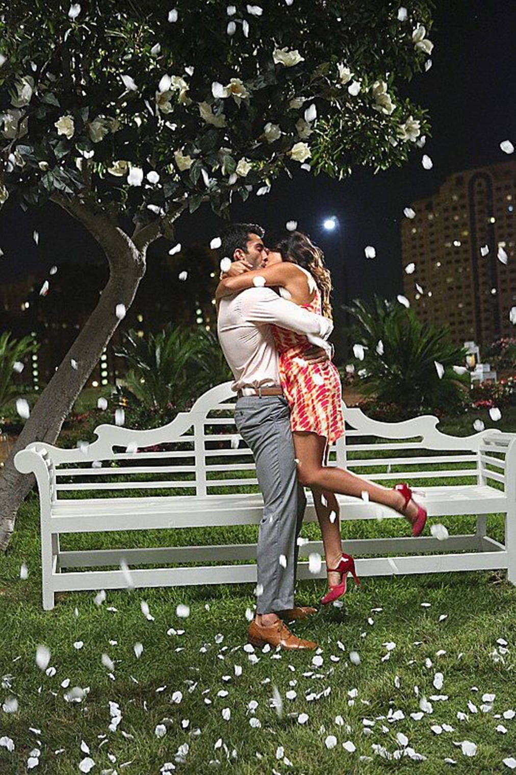Jane the virgin, lovers kiss still, blossoming tree, HD Phone Wallpaper