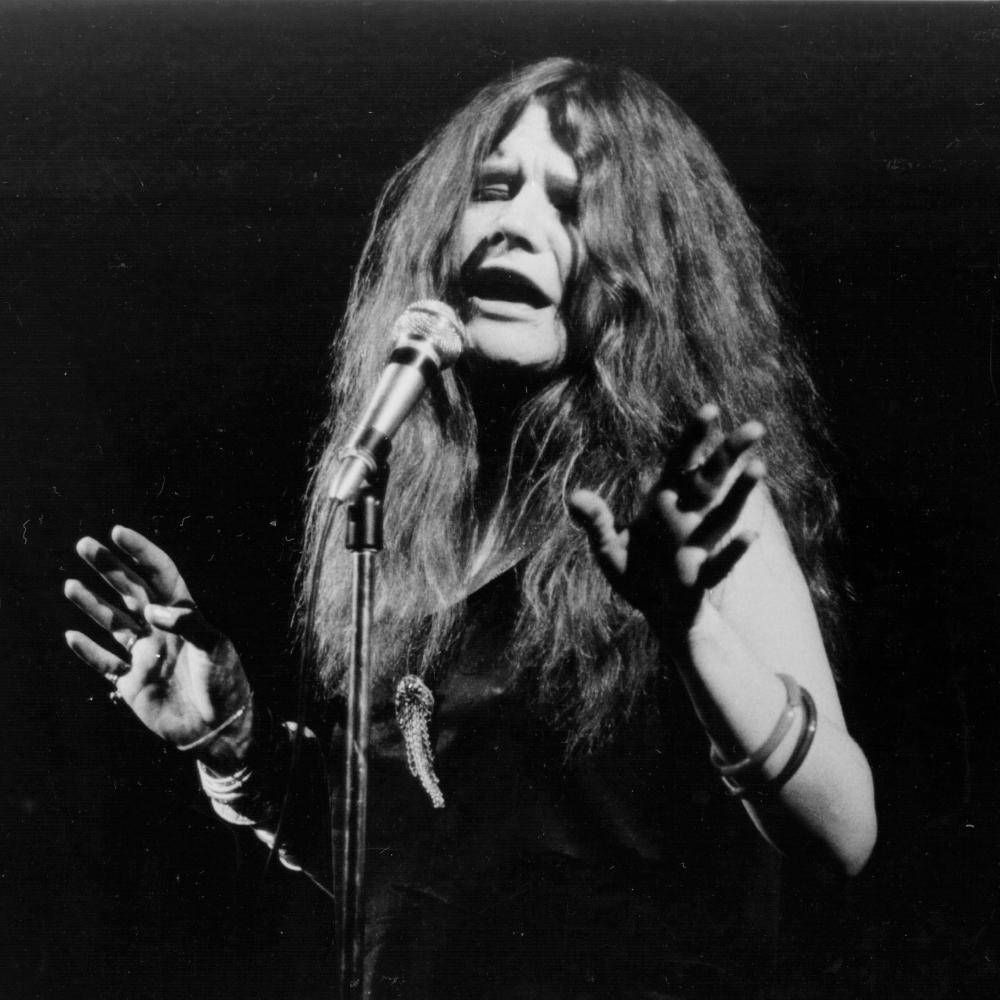 Janis Joplin, emotional concert, black and white photo, SD Desktop Wallpaper