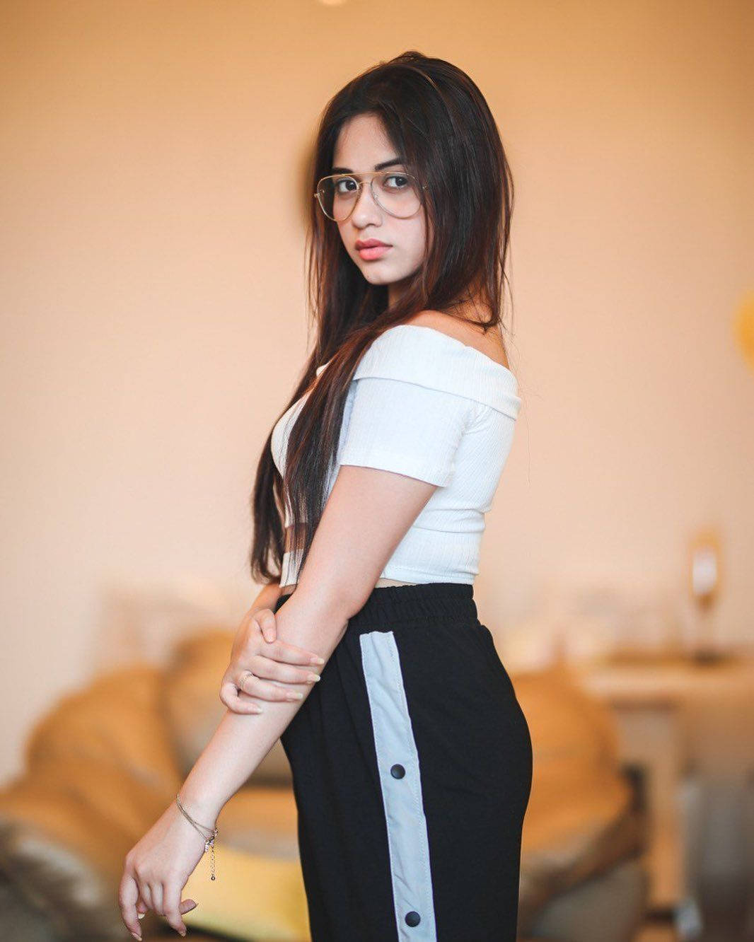 Jannat Zubair, glasses, long dark hair, HD Phone Wallpaper