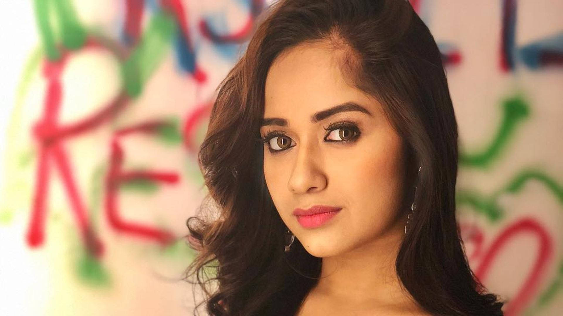 Jannat Zubair, dark wavy hair, bold makeup, Full HD Desktop Wallpaper