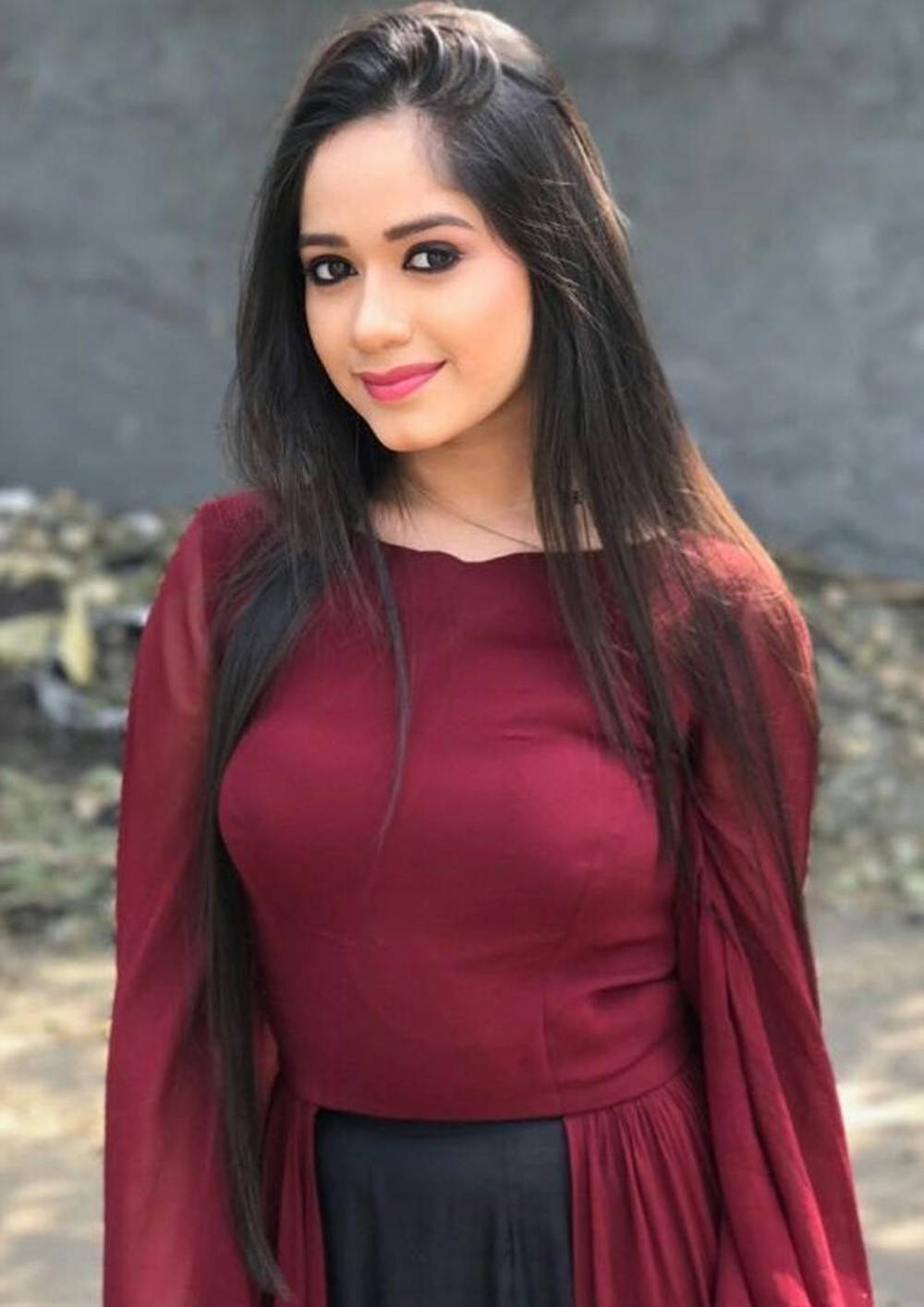 Jannat Zubair, maroon top, black skirt, HD Phone Wallpaper