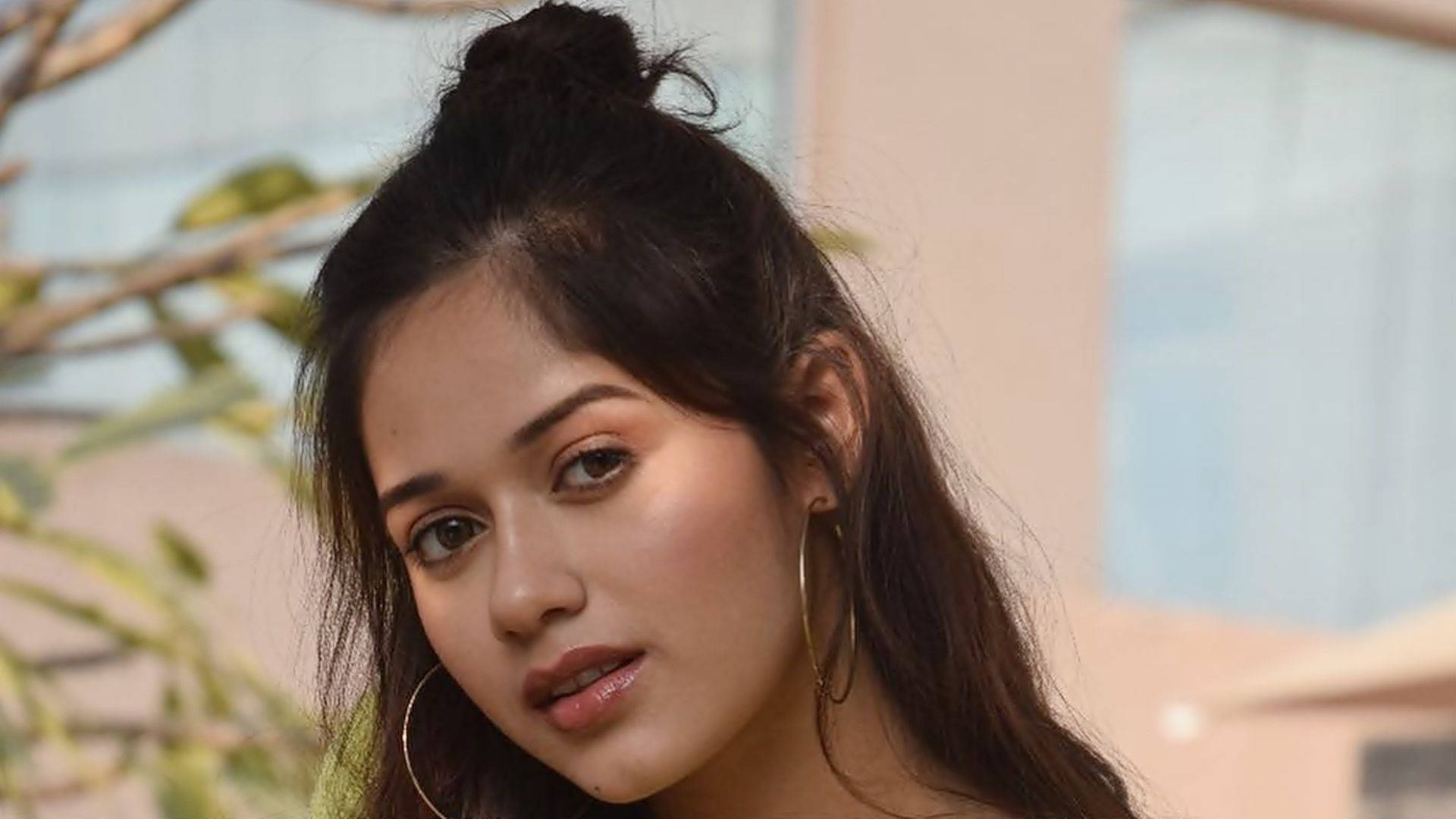 Jannat Zubair, dark hair, messy bun, Full HD Desktop Wallpaper