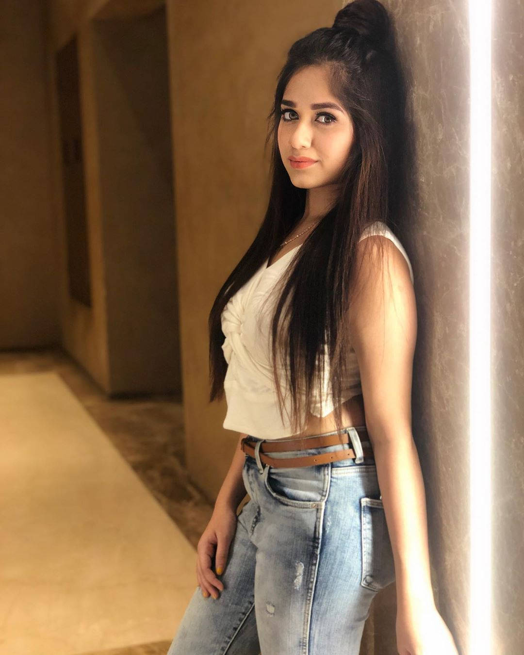 Jannat Zubair, white crop top, ripped jeans, HD Phone Wallpaper