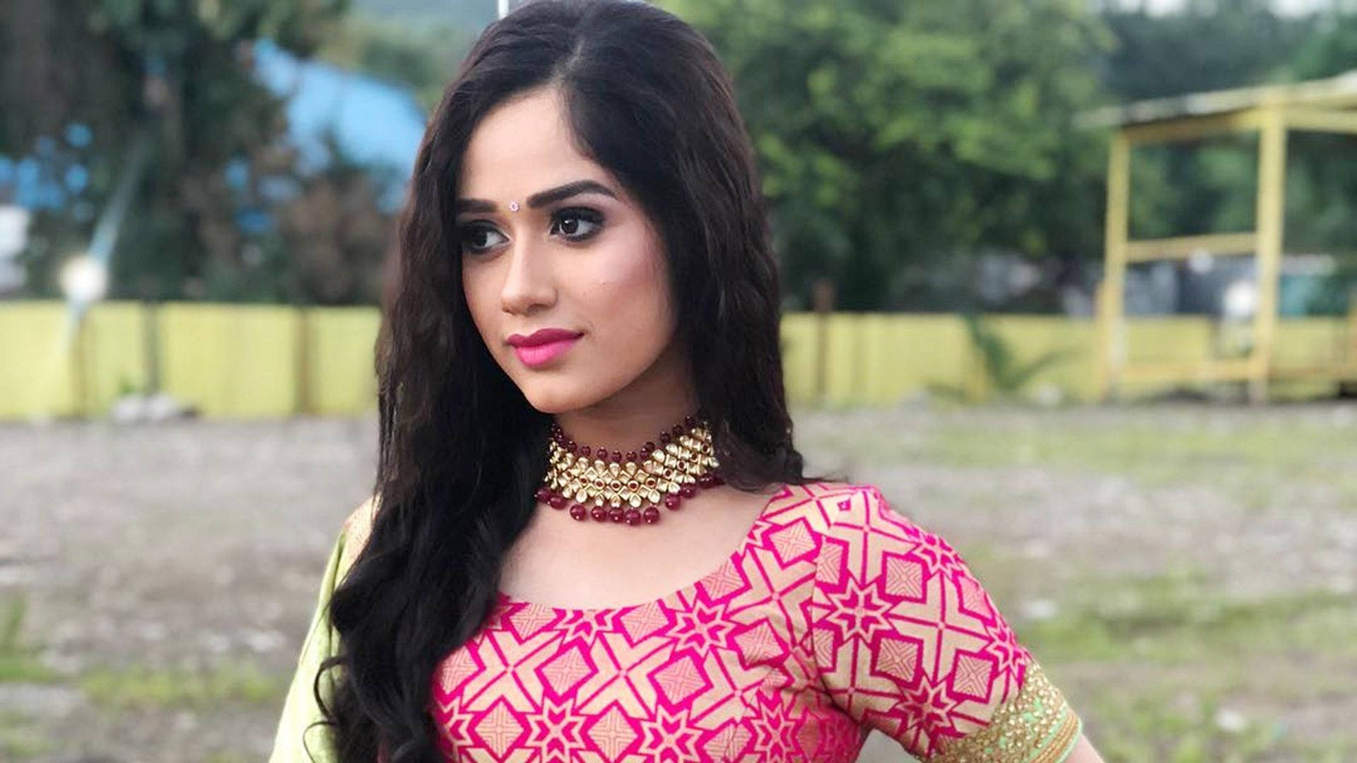 Jannat Zubair, vibrant pink patterned top, gold jewelry, Full HD Desktop Wallpaper