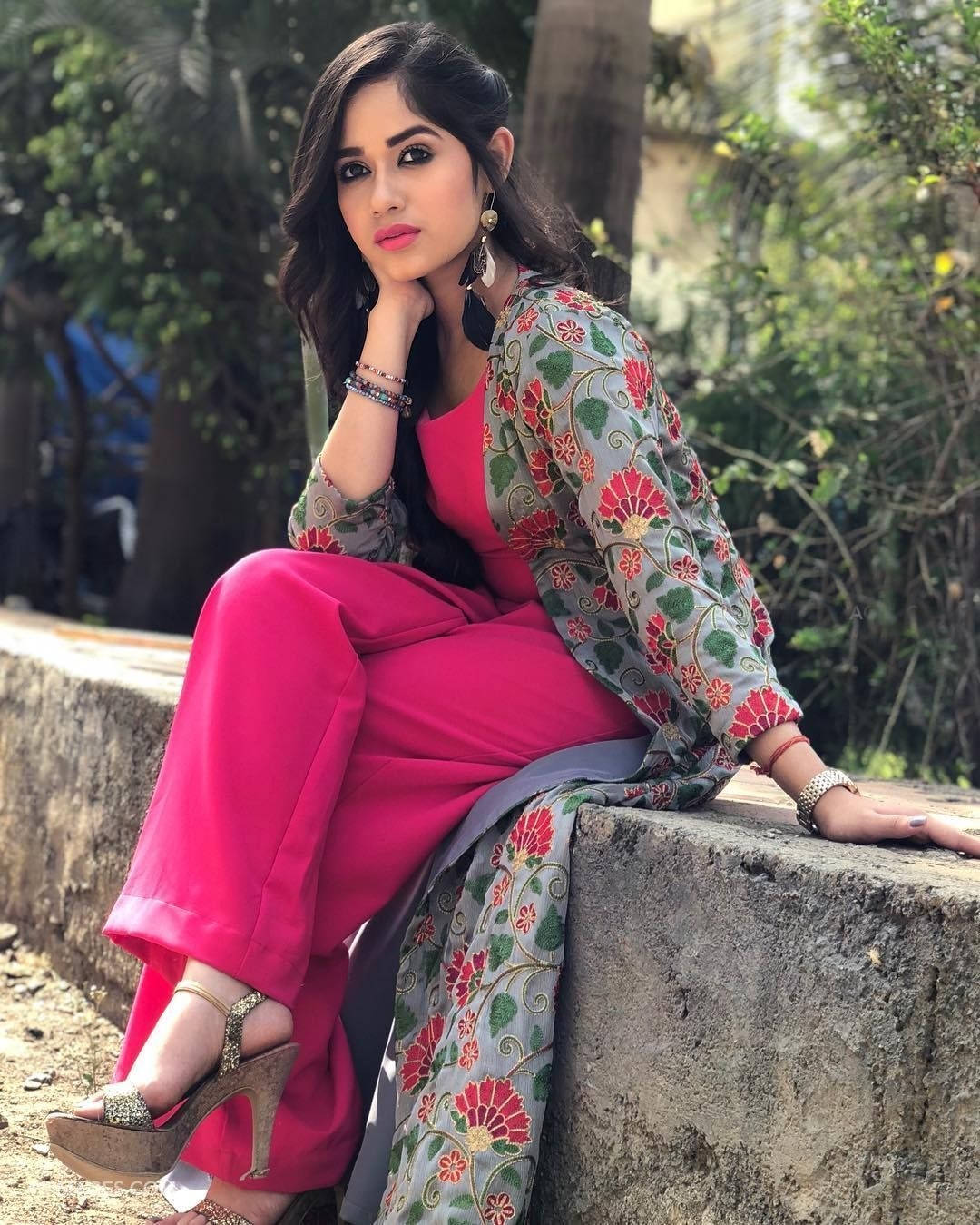 Jannat Zubair, vibrant pink pants, floral jacket, HD Phone Wallpaper