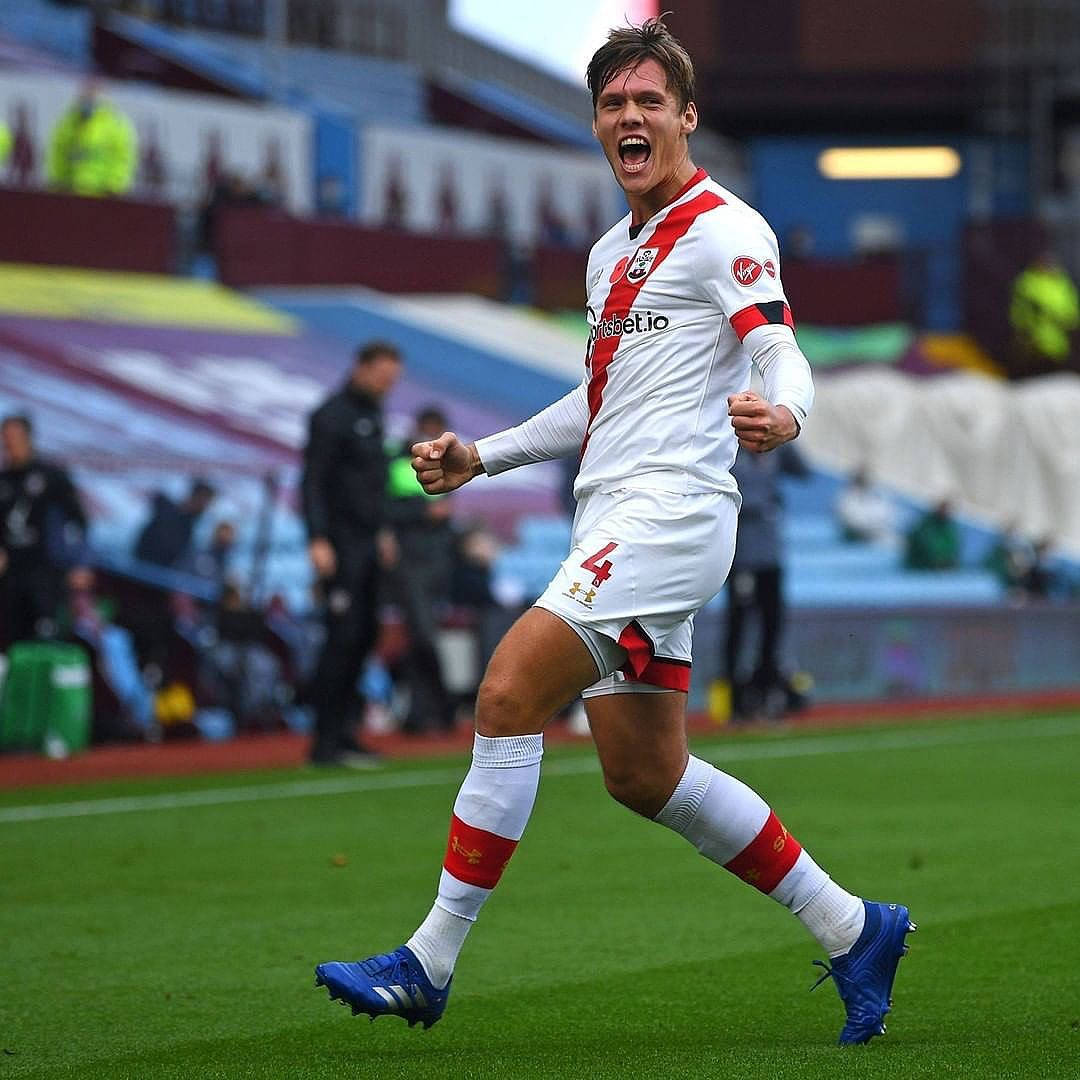 Jannik Vestergaard, white and red kit, green pitch, SD Desktop Wallpaper