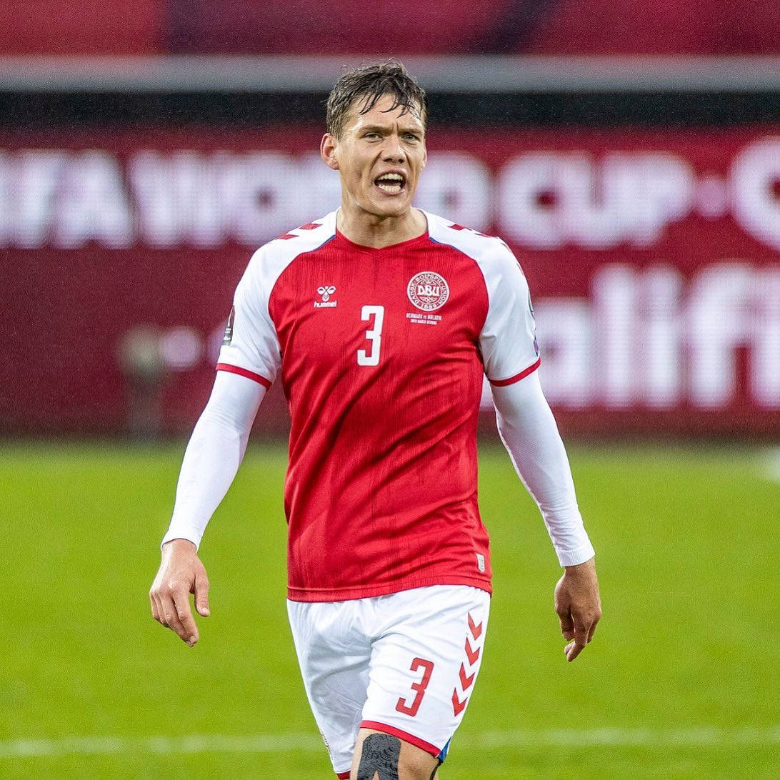 Jannik Vestergaard, red and white jersey, number 3, SD Desktop Wallpaper
