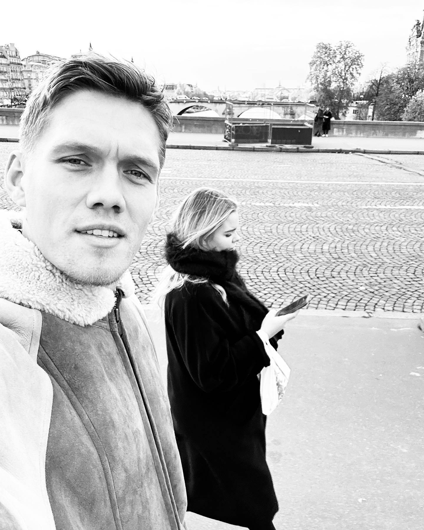 Jannik Vestergaard, cobblestone bridge, dark coat, HD Phone Wallpaper