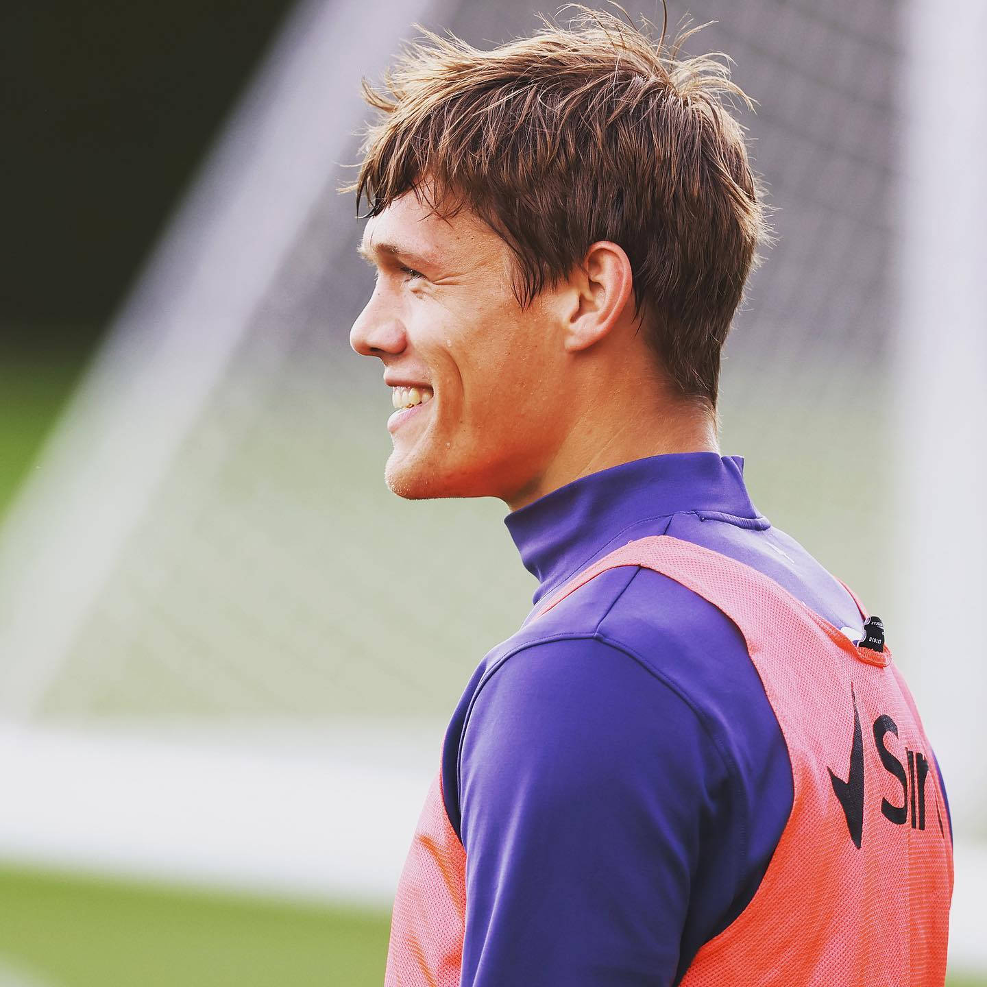 Jannik Vestergaard, purple jersey, orange training vest, HD Desktop Wallpaper