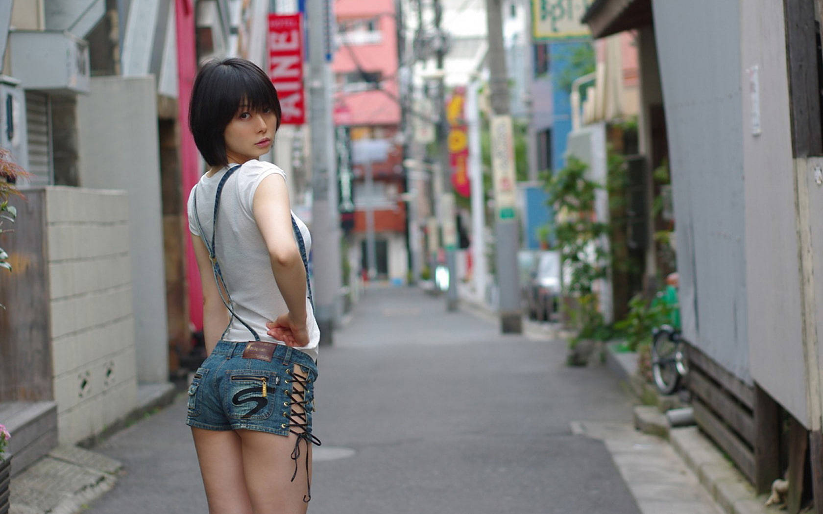 Japanese Girl, city street, denim shorts, HD Desktop Wallpaper
