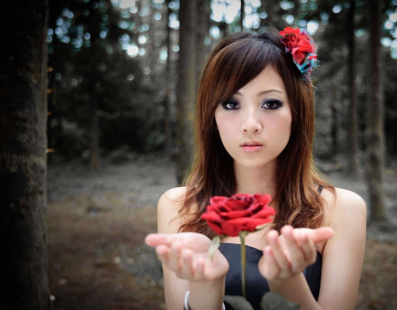 Japan Forest Girl, red rose, forest, HD Desktop Wallpaper