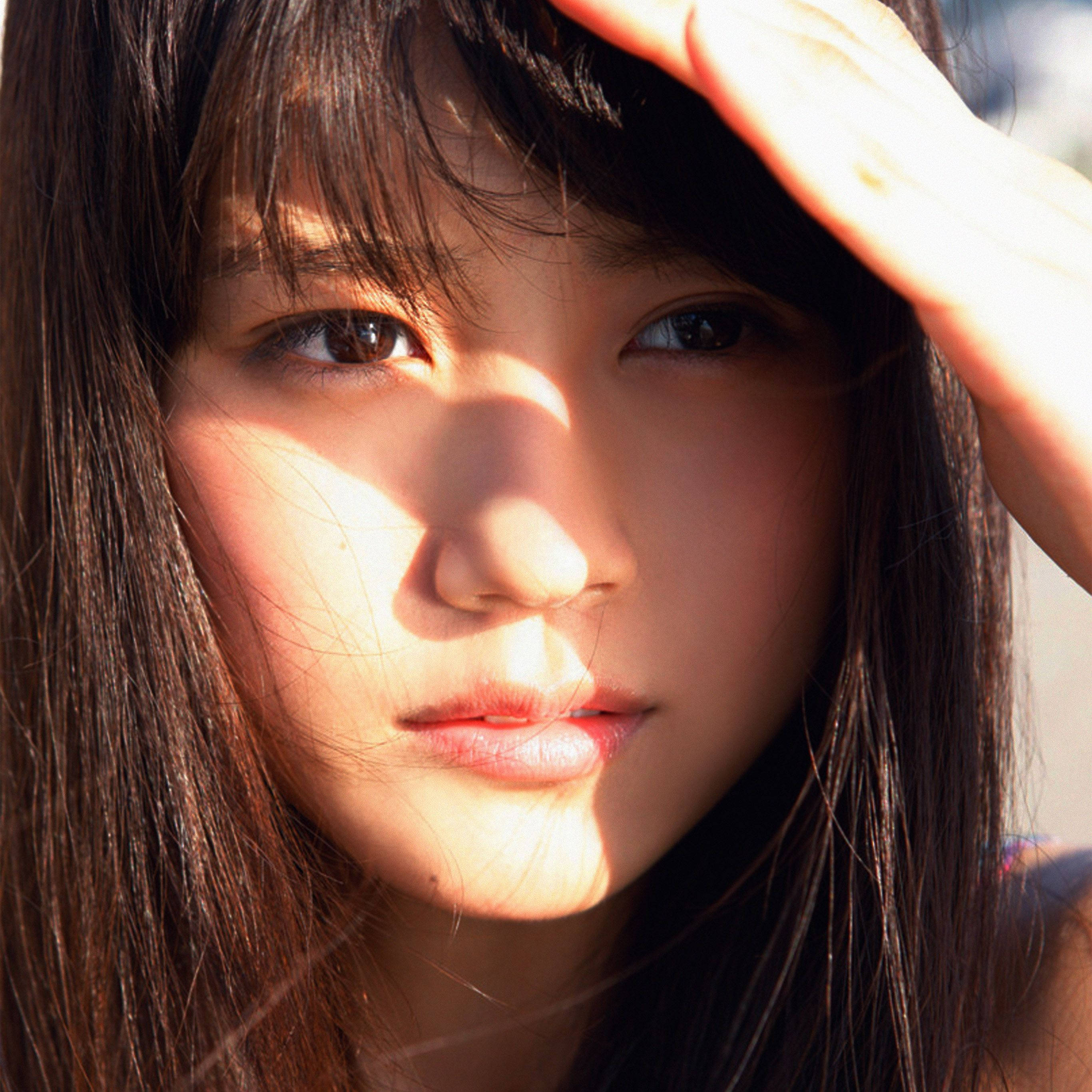 Japan Girl, sun kissed face, golden shadows, 2K Desktop Wallpaper