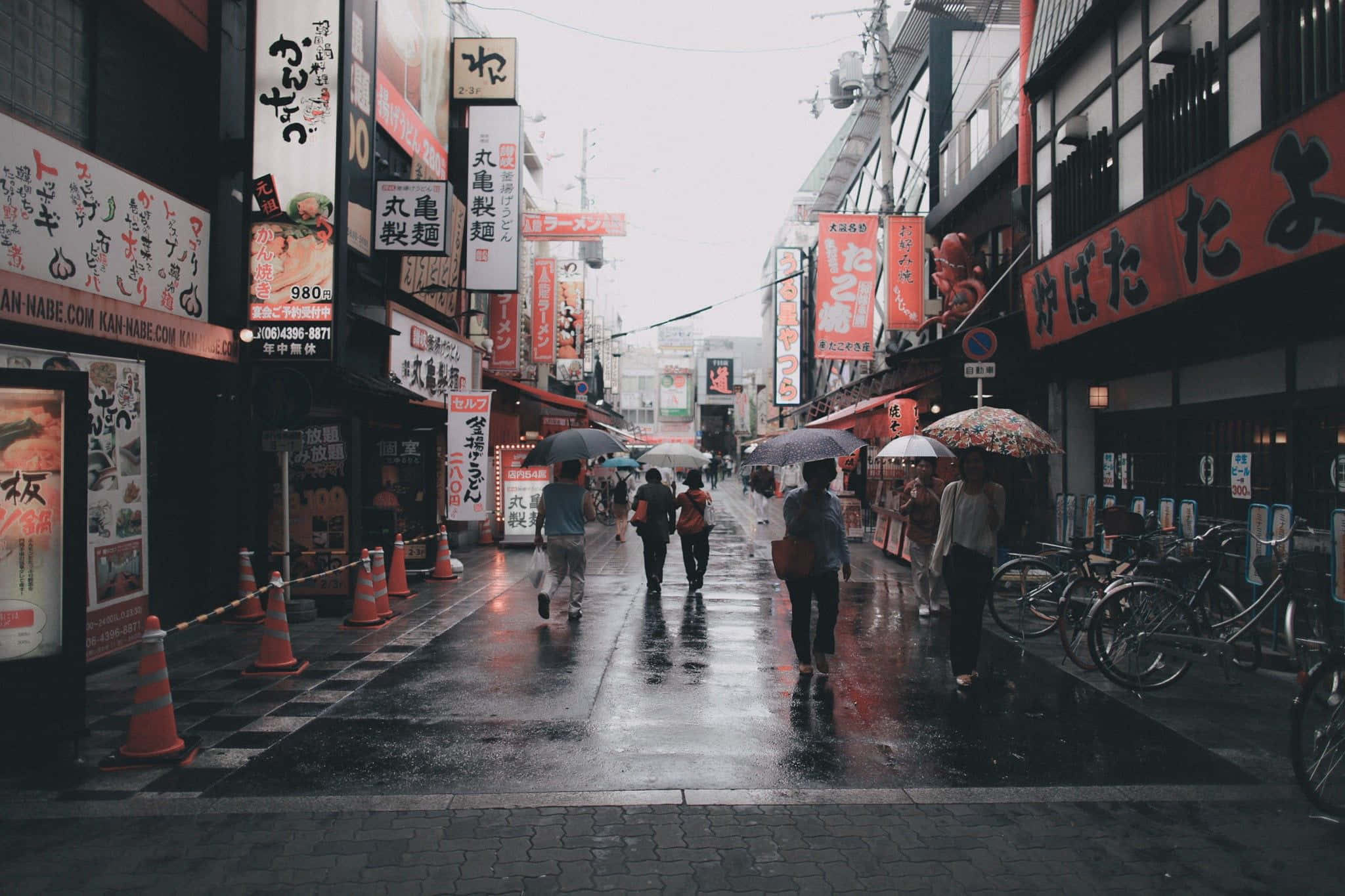 Japanese alleyway, pedestrians holding umbrellas, glowing neon signs, Full HD Desktop Wallpaper