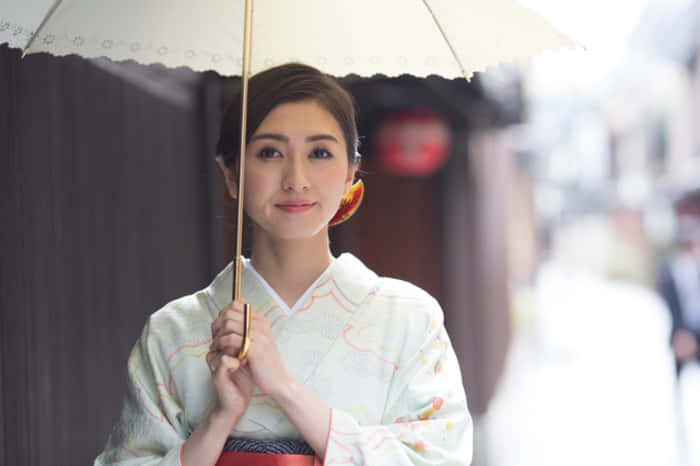 white kimono, cream parasol, traditional Japanese street, SD Desktop Wallpaper