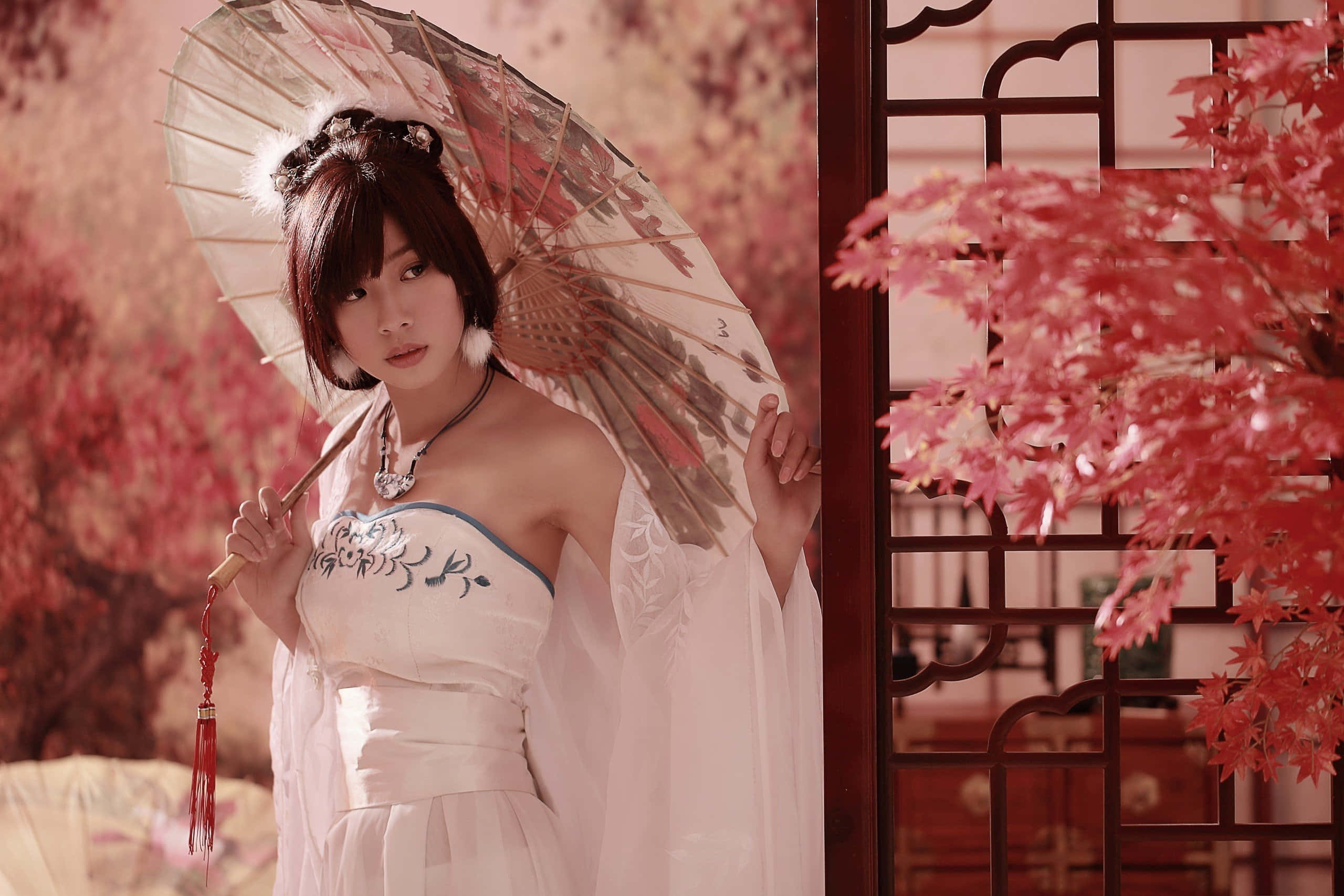 Japanese Women In Pink, white traditional dress, patterned parasol, 2K Desktop Wallpaper