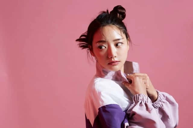 Japanese Stylish Women, buns, solid pink background, SD Desktop Wallpaper