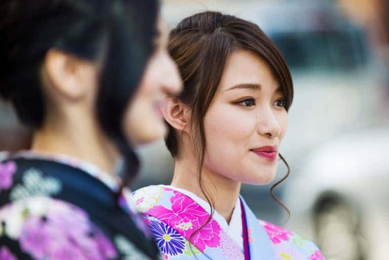 Japanese Women In Kimono, vibrant floral kimono, dark floral kimono, SD Desktop Wallpaper