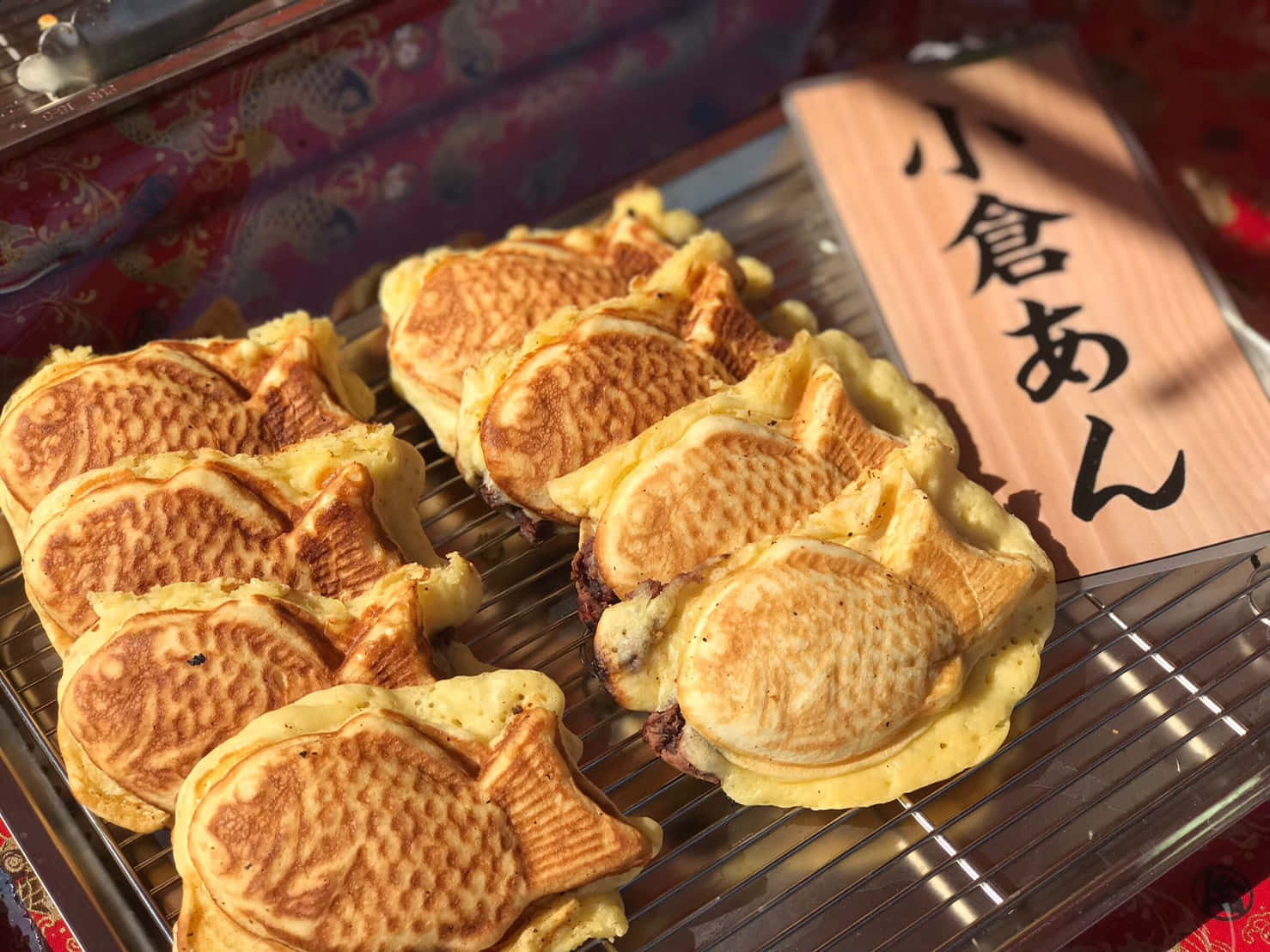 taiyaki, red bean filling, golden fish-shaped, HD Desktop Wallpaper
