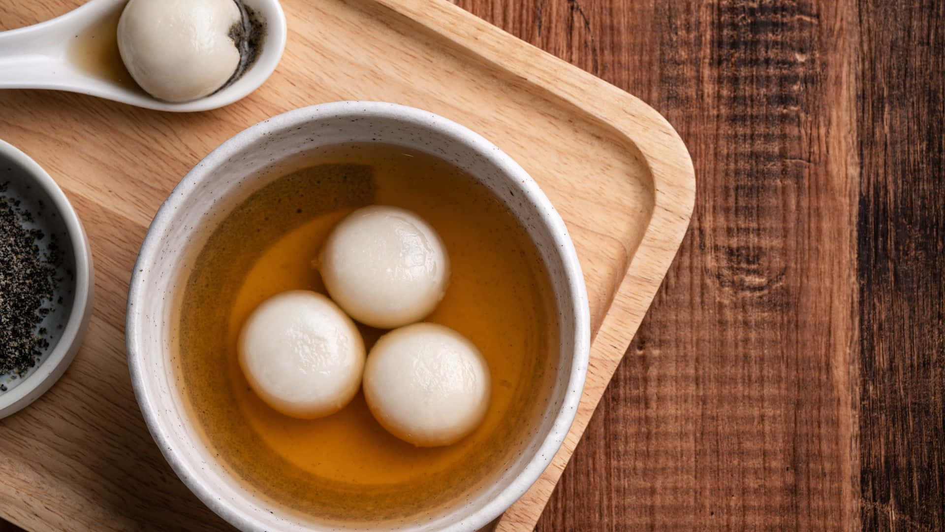 traditional tangyuan dessert, glutinous rice balls, amber broth, Full HD Desktop Wallpaper