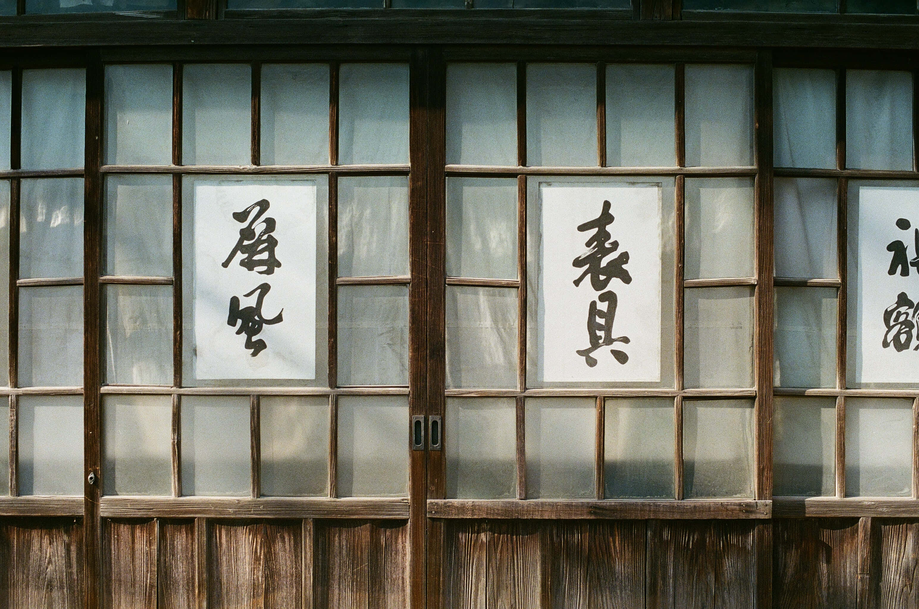 Japanese White Aesthetic, wooden shoji doors, frosted glass panes, 2K Desktop Wallpaper