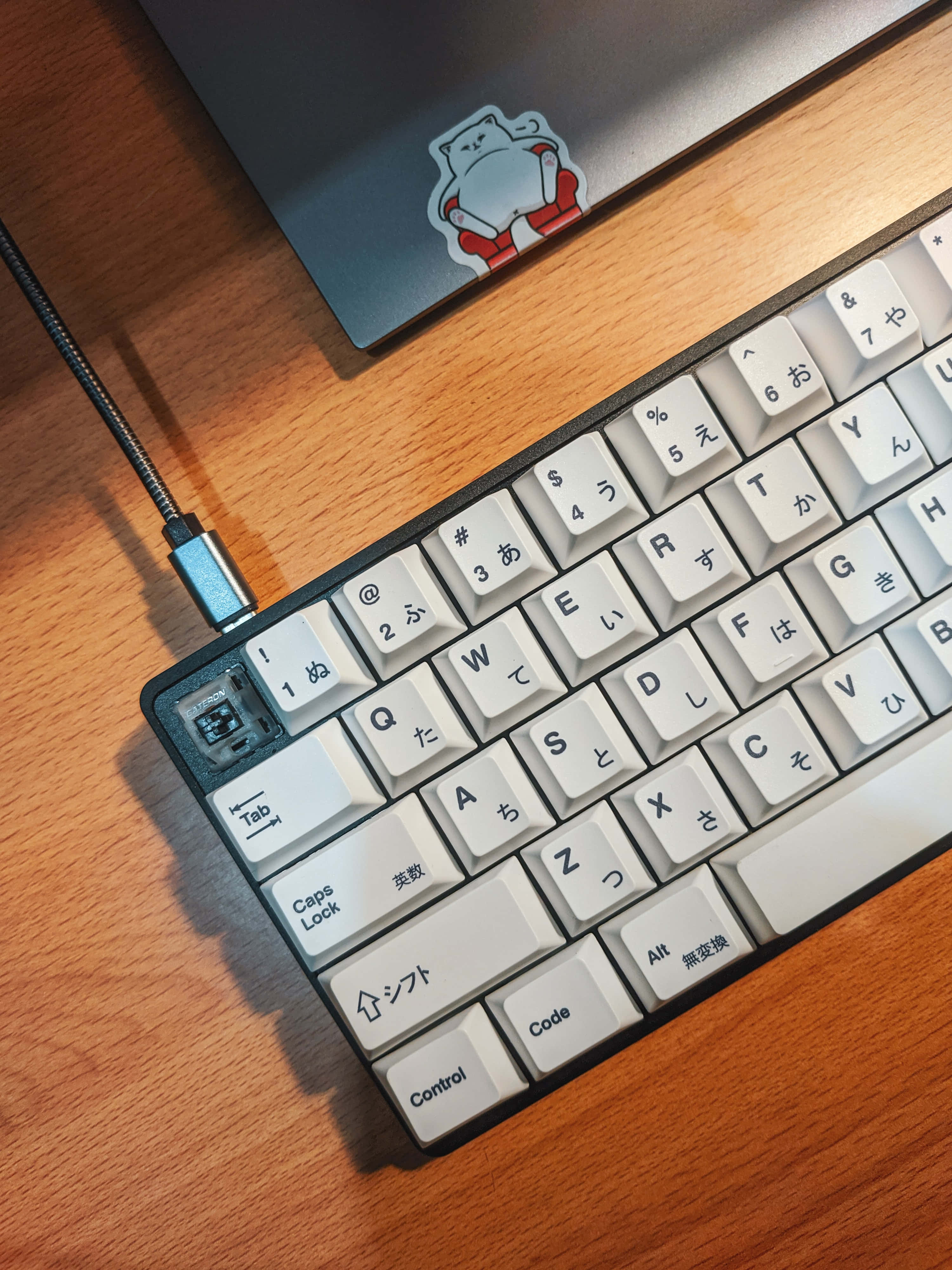 white mechanical keyboard, Japanese characters, wooden desk, 4K Phone Wallpaper