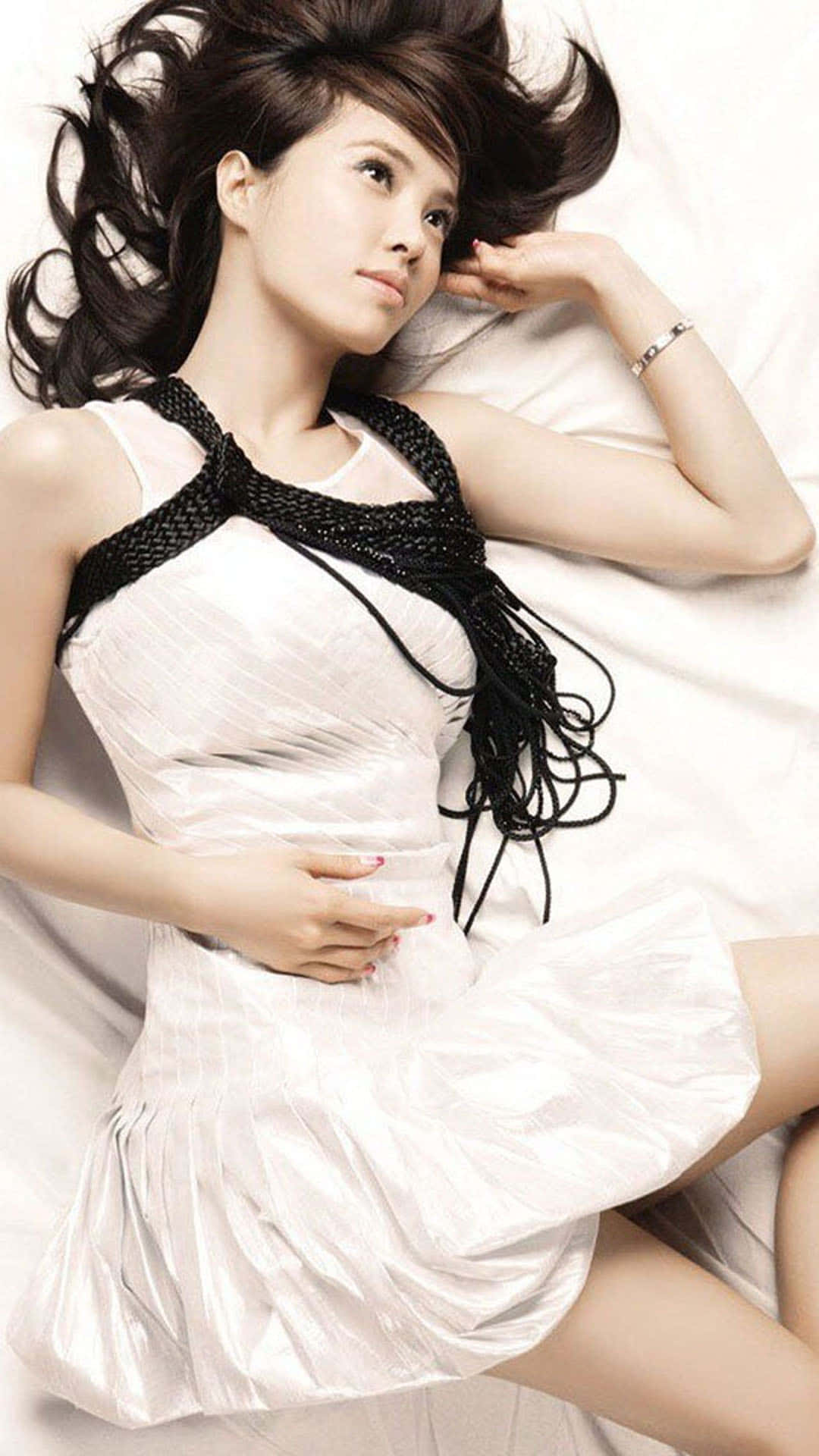 Japanese Dreaming Women, dark flowing hair, white bedding, Full HD Phone Wallpaper