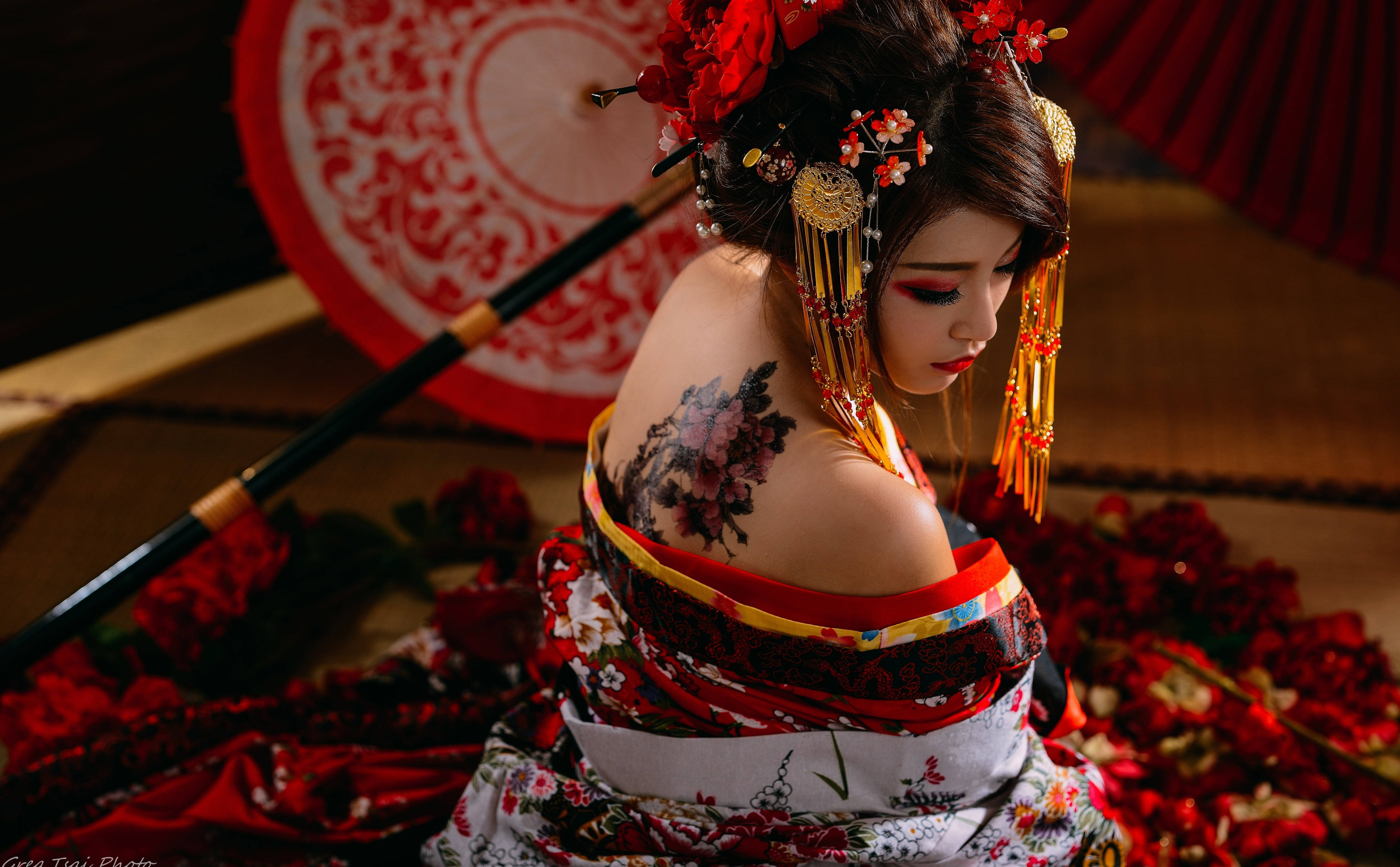 geisha, traditional red and white kimono, floral tattoo, 5K Desktop Wallpaper